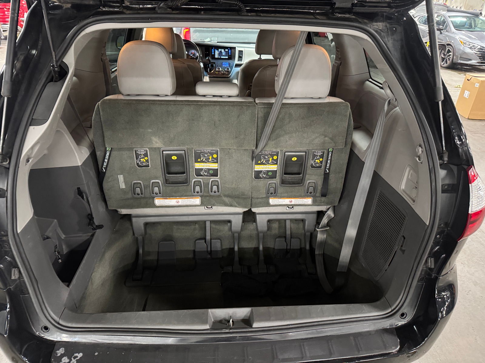 Thumbnail: 2017 Toyota Sienna - 6