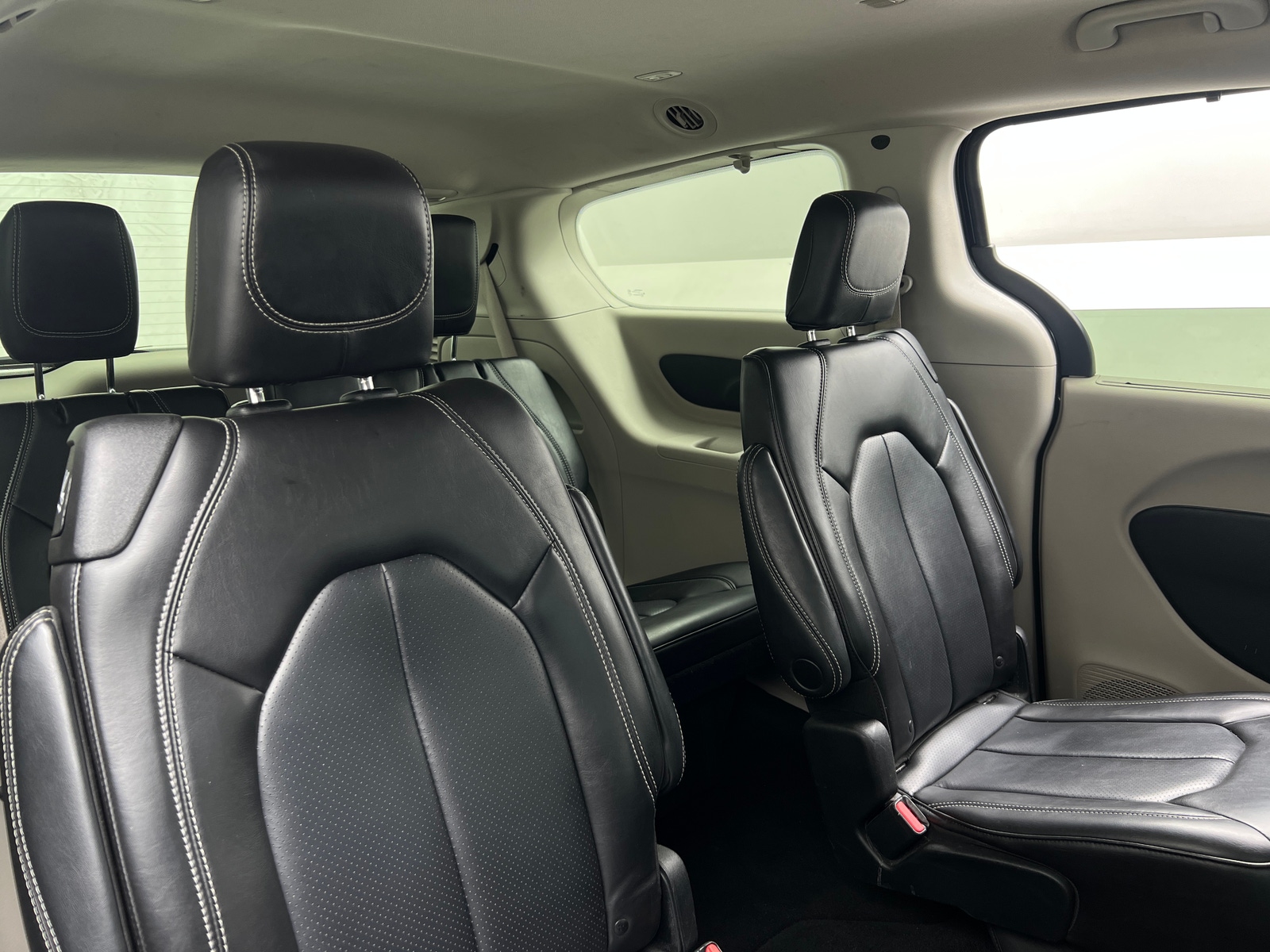 Thumbnail: 2023 Chrysler Pacifica - 5