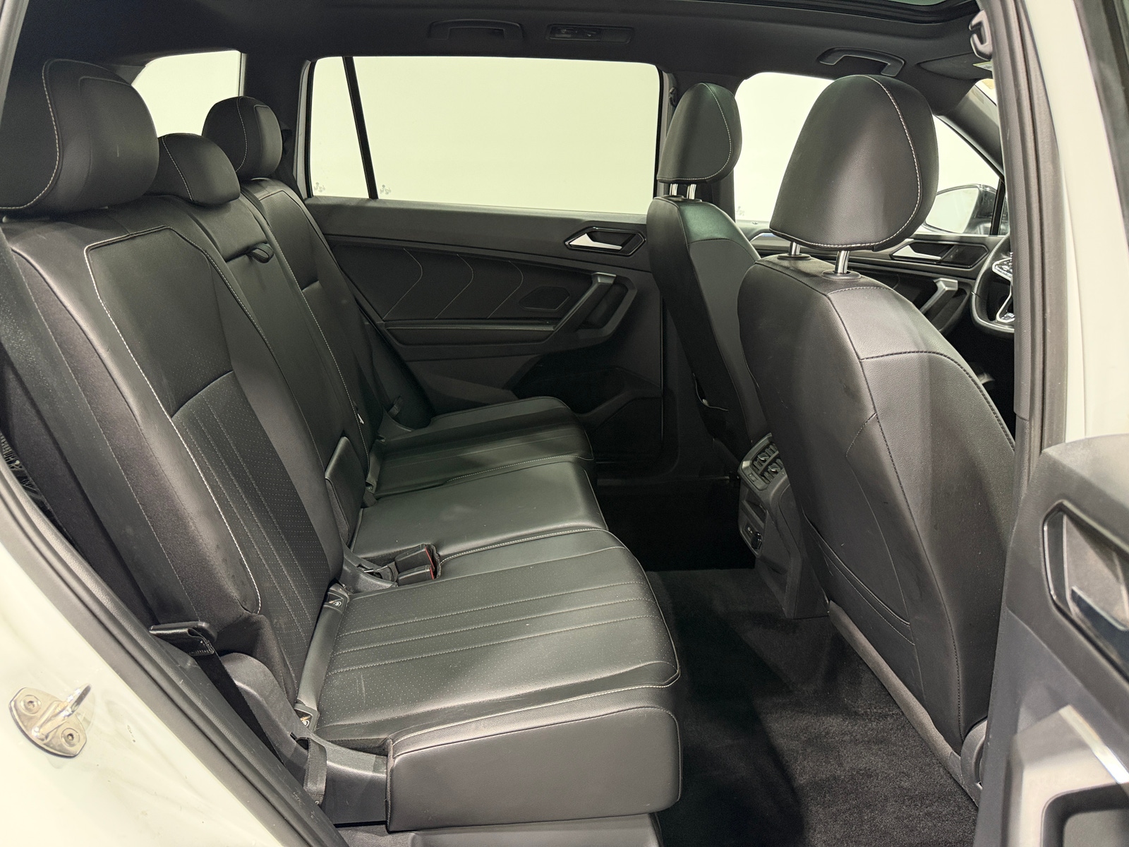Thumbnail: 2023 Volkswagen Tiguan - 5