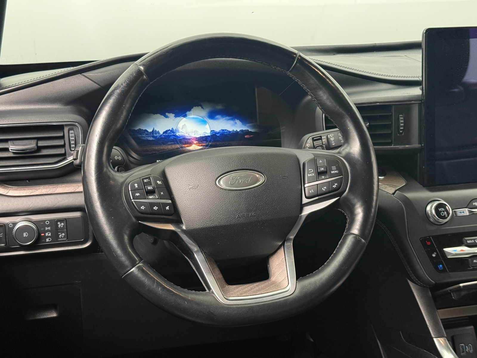 Thumbnail: 2020 Ford Explorer - 4
