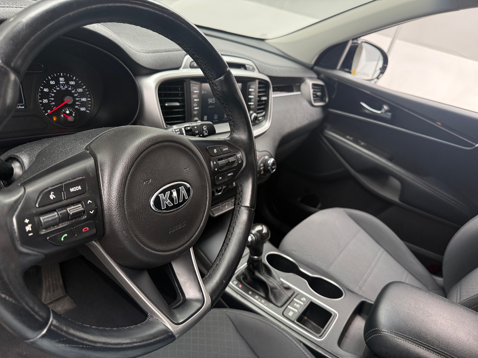 Thumbnail: 2017 Kia Sorento - 3