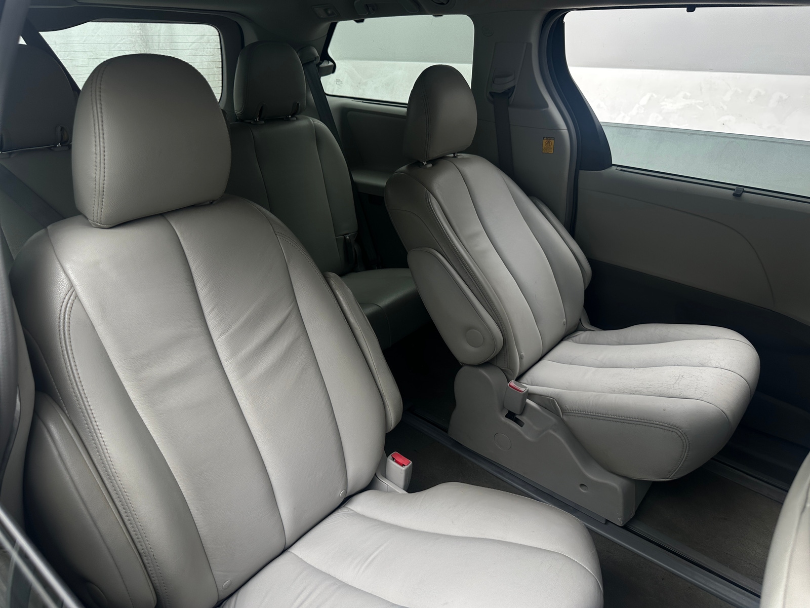 Thumbnail: 2013 Toyota Sienna - 6