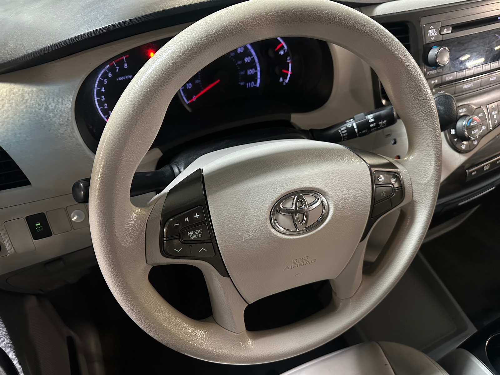 Thumbnail: 2013 Toyota Sienna - 5