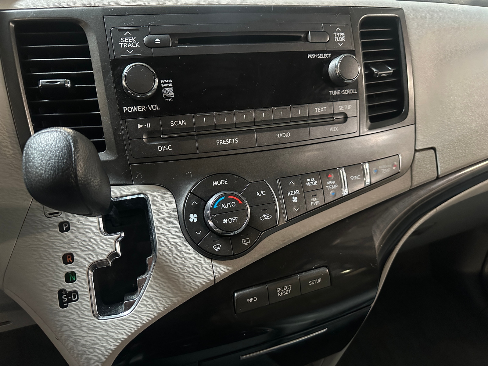 Thumbnail: 2013 Toyota Sienna - 4
