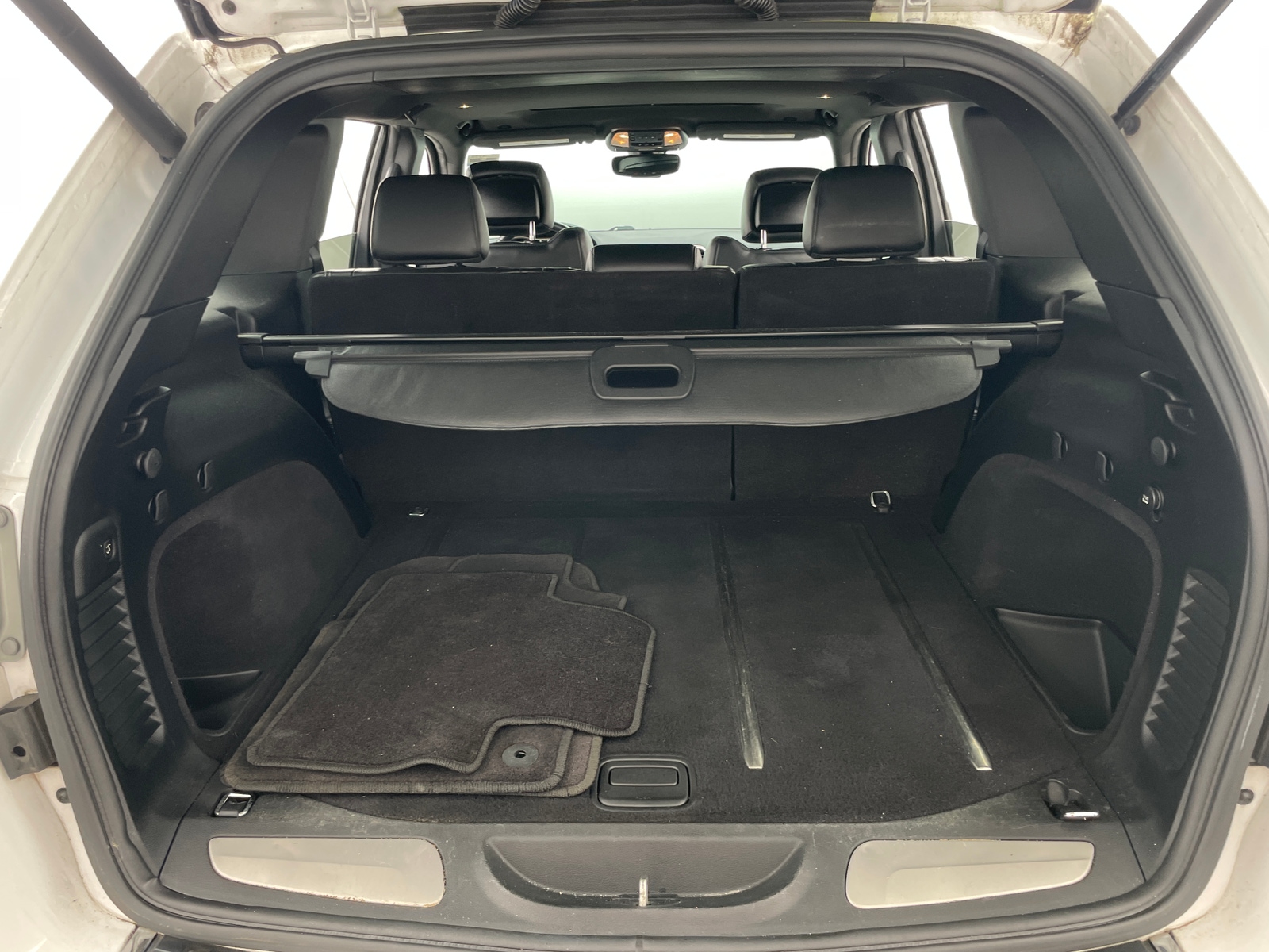 Thumbnail: 2017 Jeep Grand Cherokee - 6