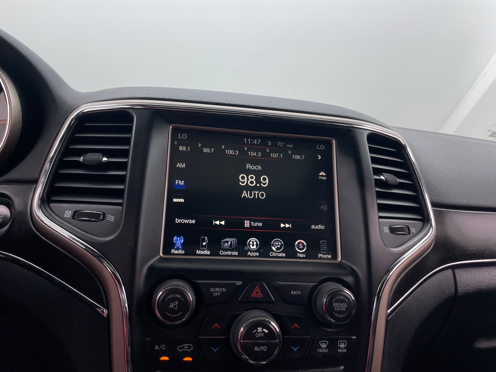 Thumbnail: 2017 Jeep Grand Cherokee - 3