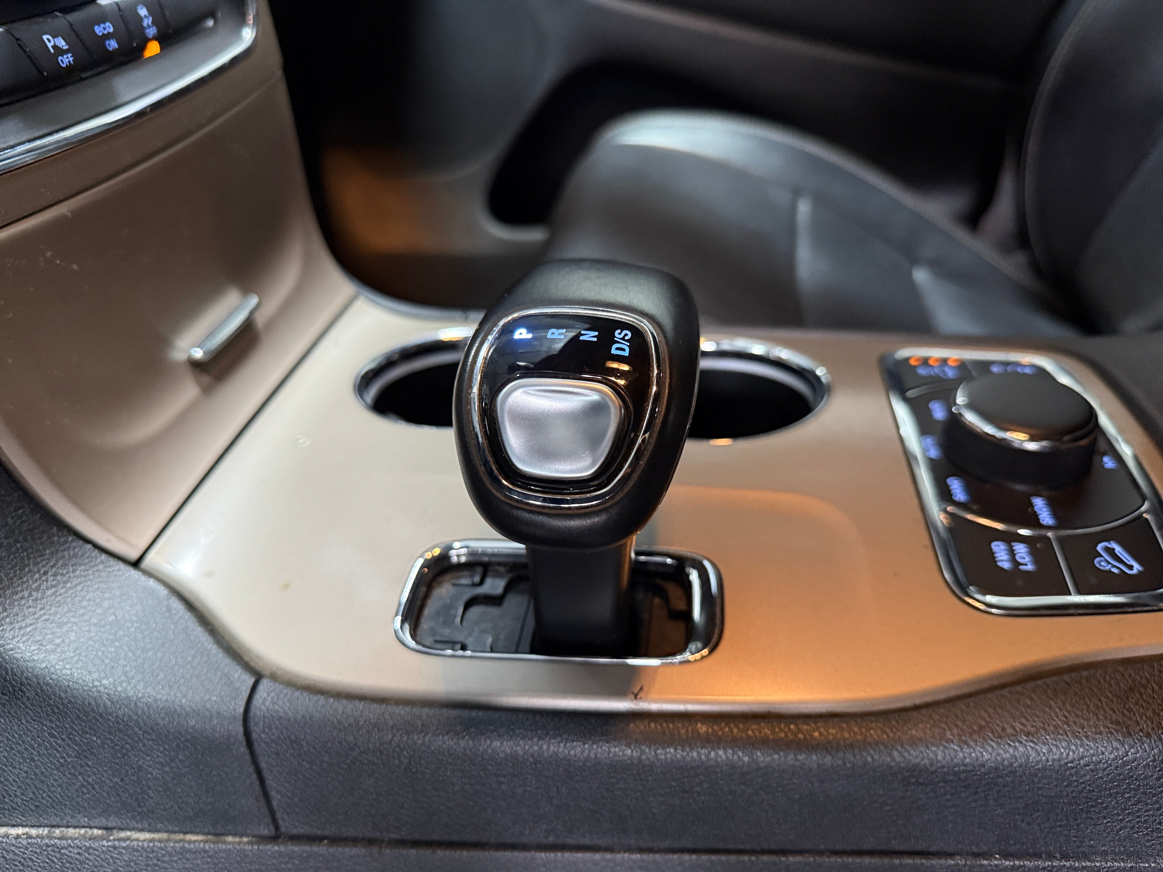 2015 Jeep Grand Cherokee Overland - Photo 8