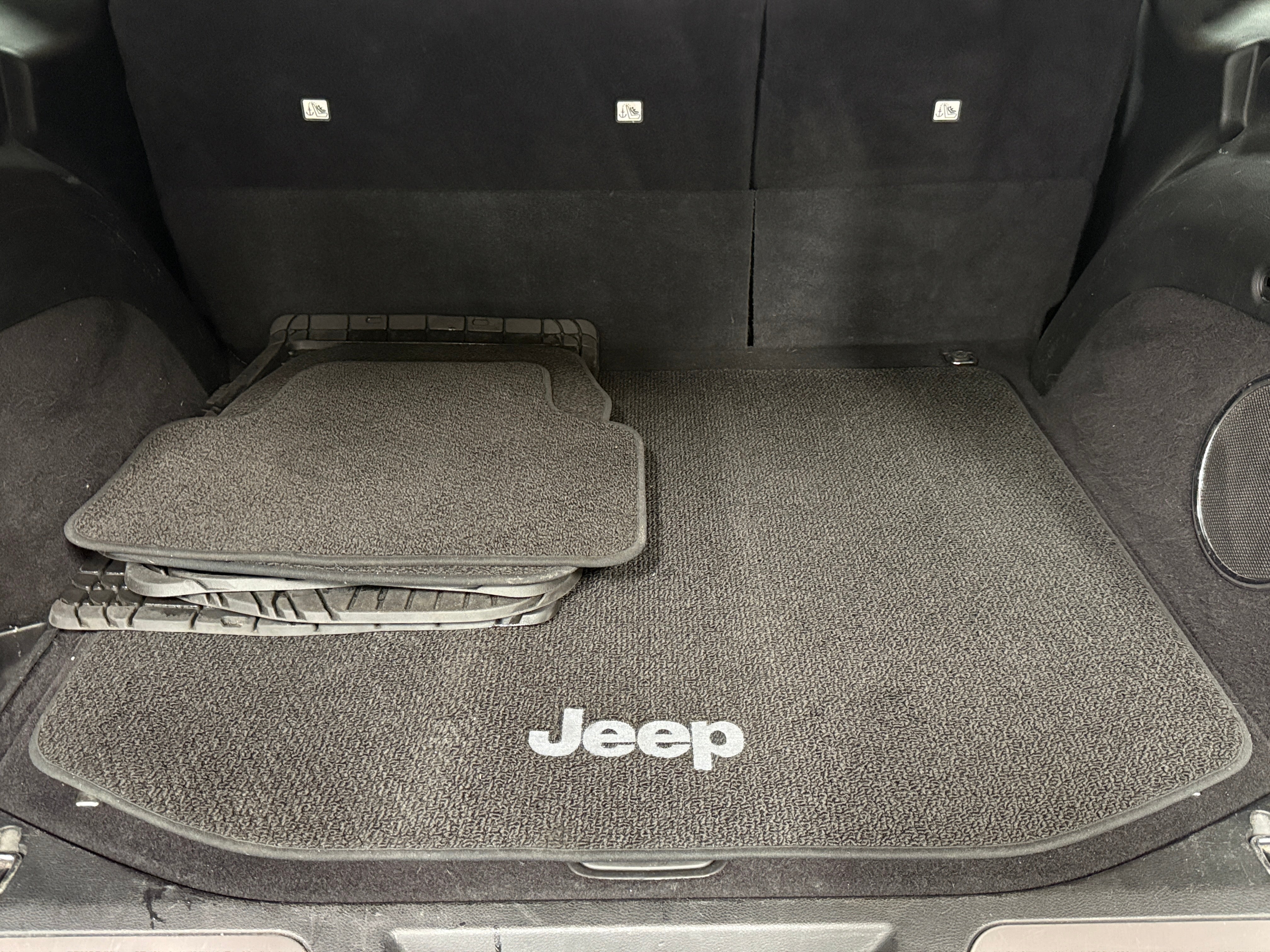 2015 Jeep Grand Cherokee Overland - Photo 2