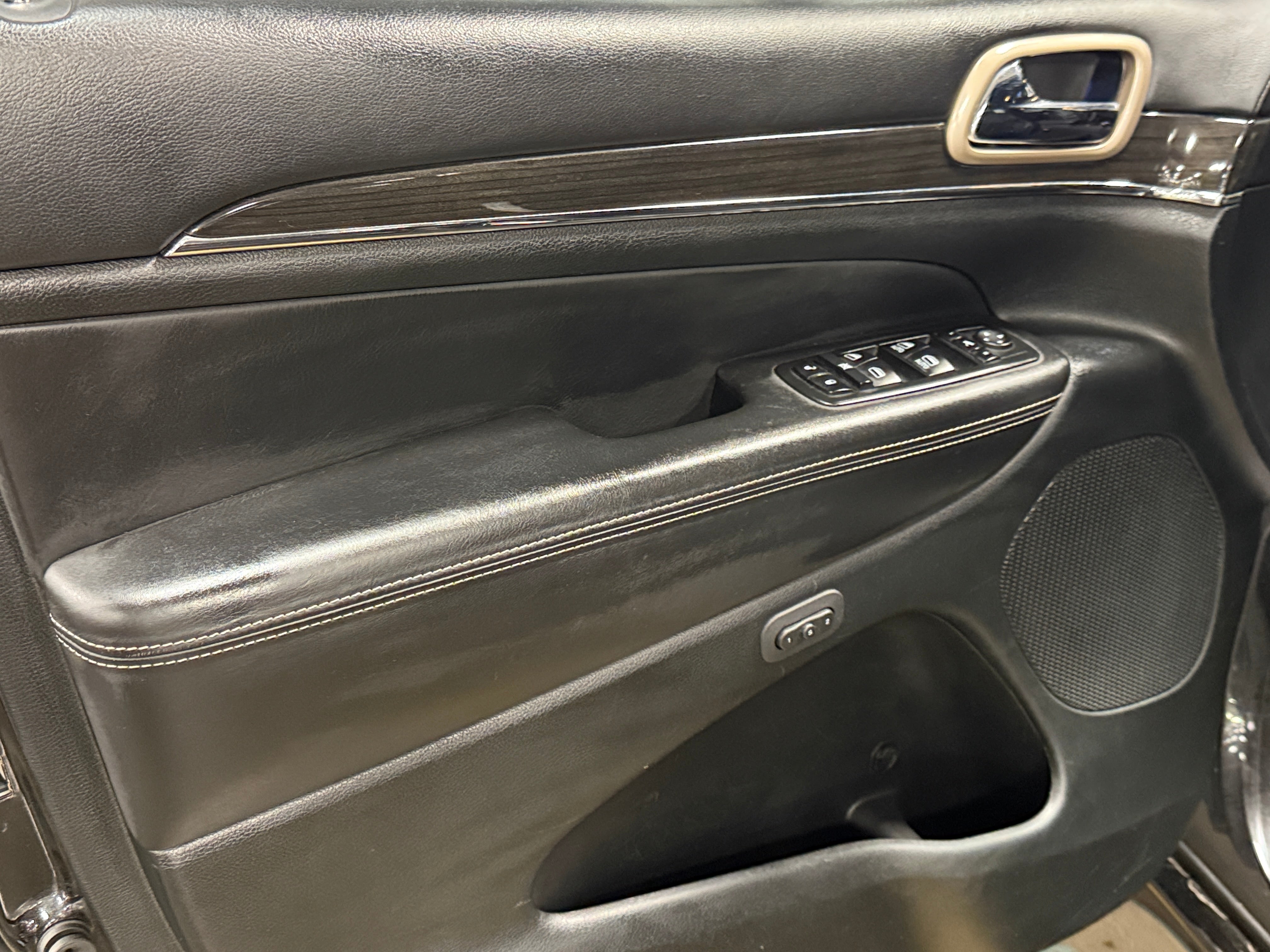 2015 Jeep Grand Cherokee Overland - Photo 11