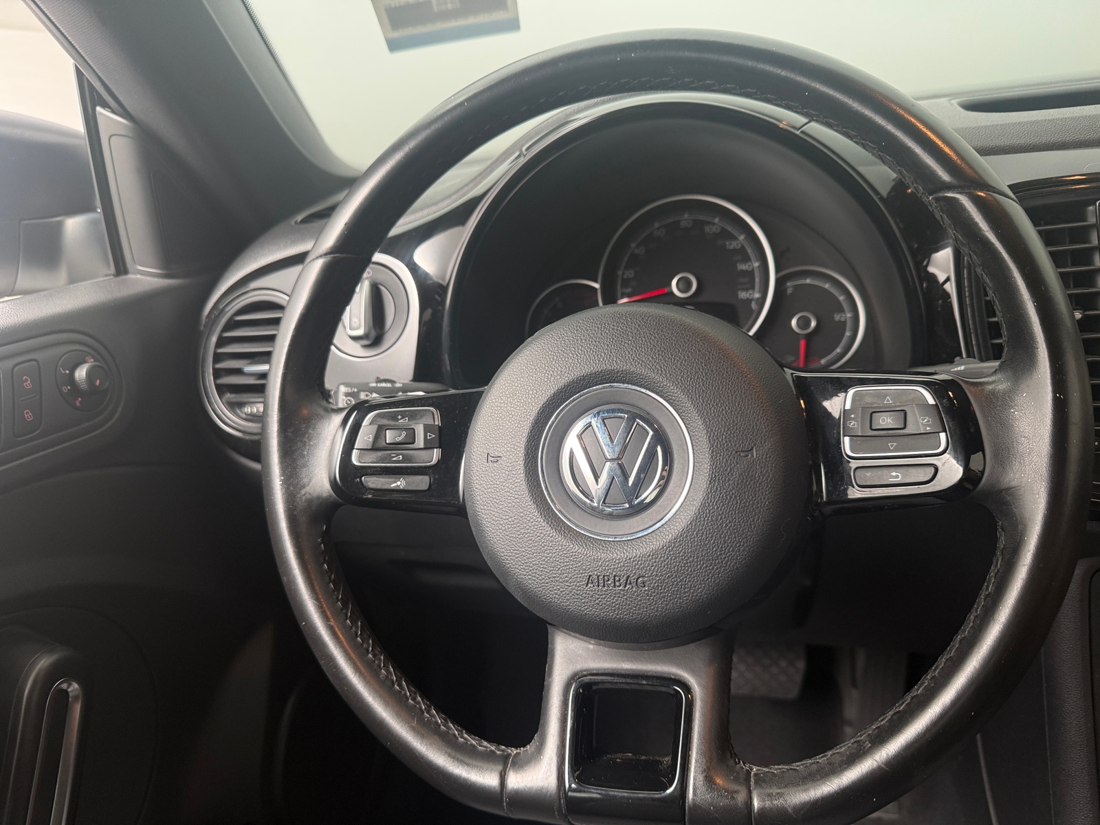 Thumbnail: 2018 Volkswagen Beetle - 5