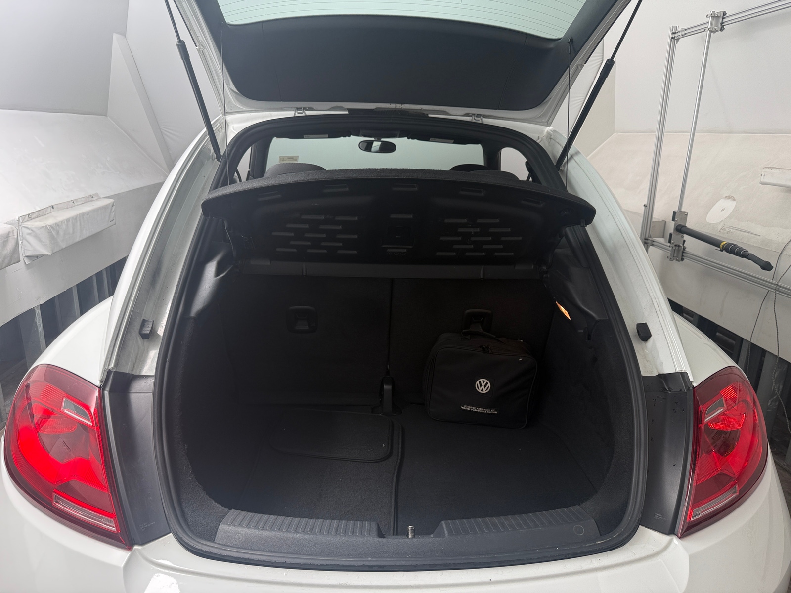 Thumbnail: 2018 Volkswagen Beetle - 7