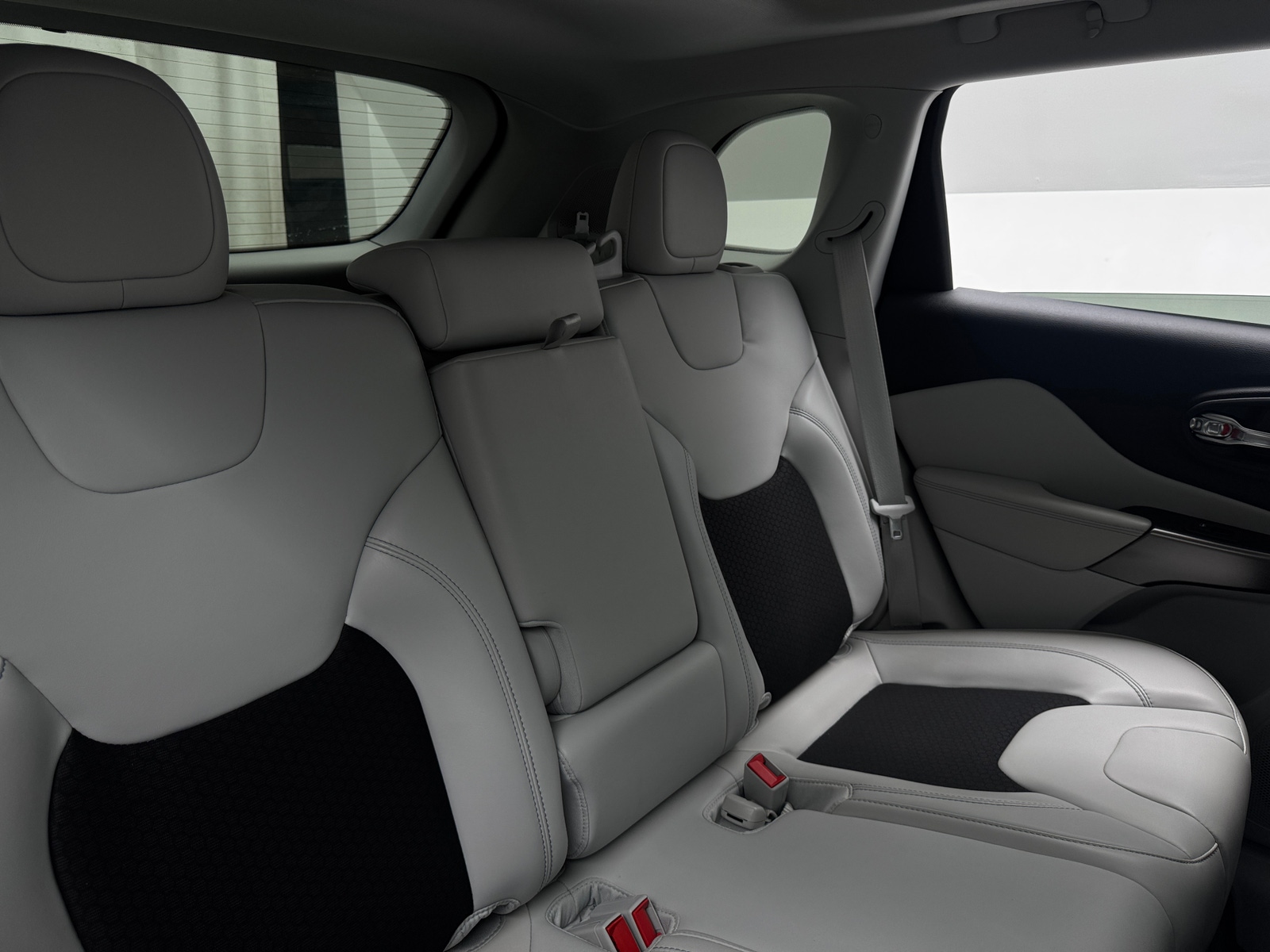 Thumbnail: 2020 Jeep Cherokee - 6