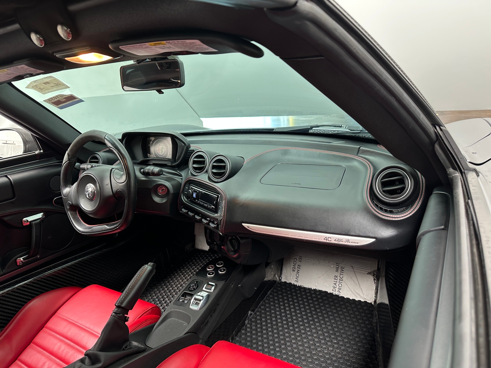 Thumbnail: 2018 Alfa Romeo 4C - 2