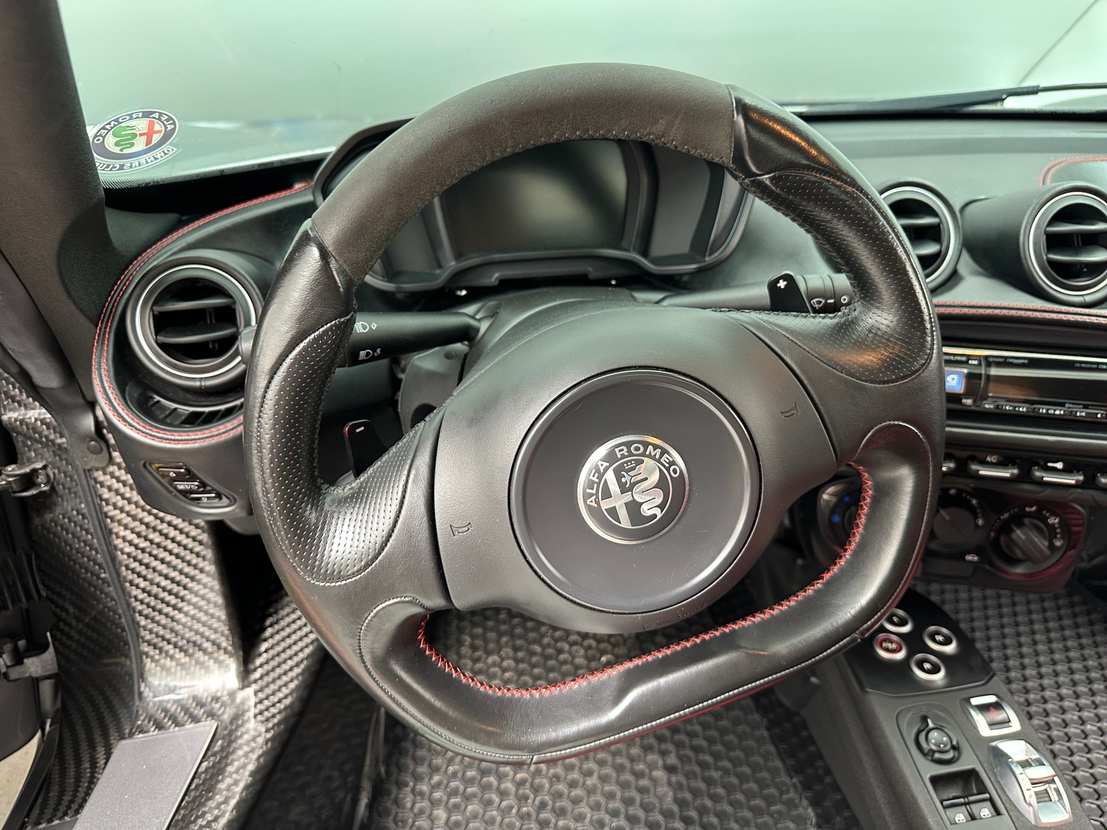 Thumbnail: 2018 Alfa Romeo 4C - 4