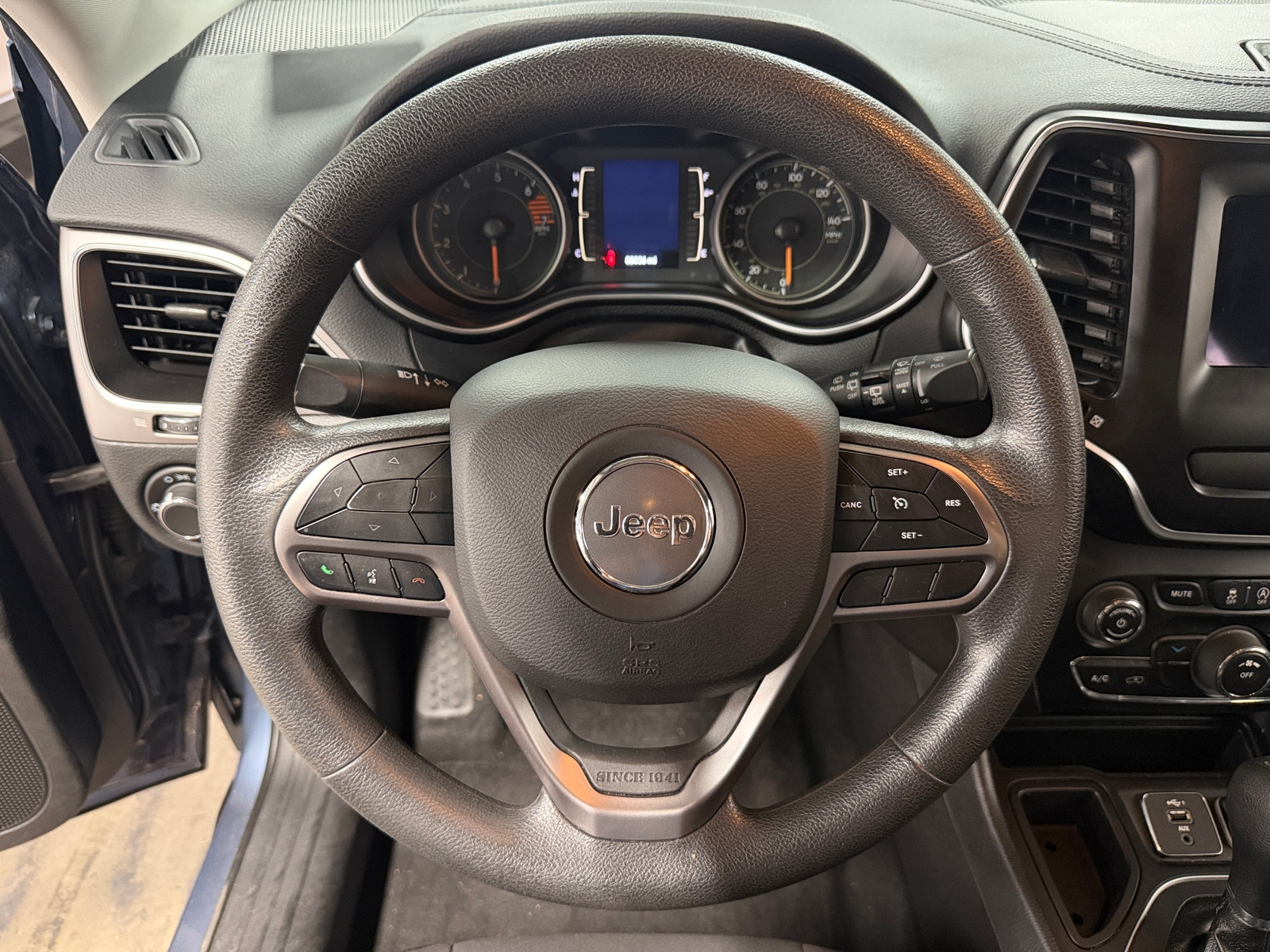 Thumbnail: 2021 Jeep Cherokee - 5