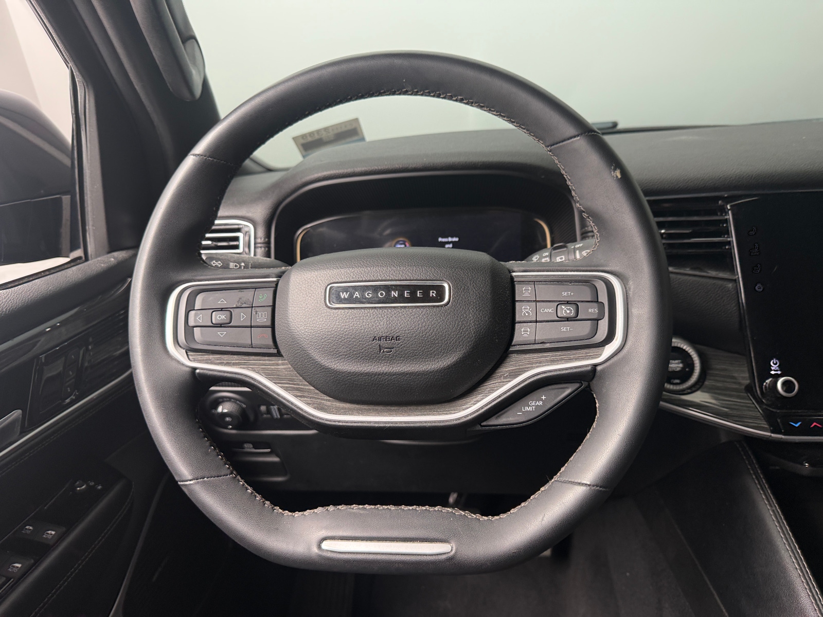 Thumbnail: 2022 Jeep Wagoneer - 4