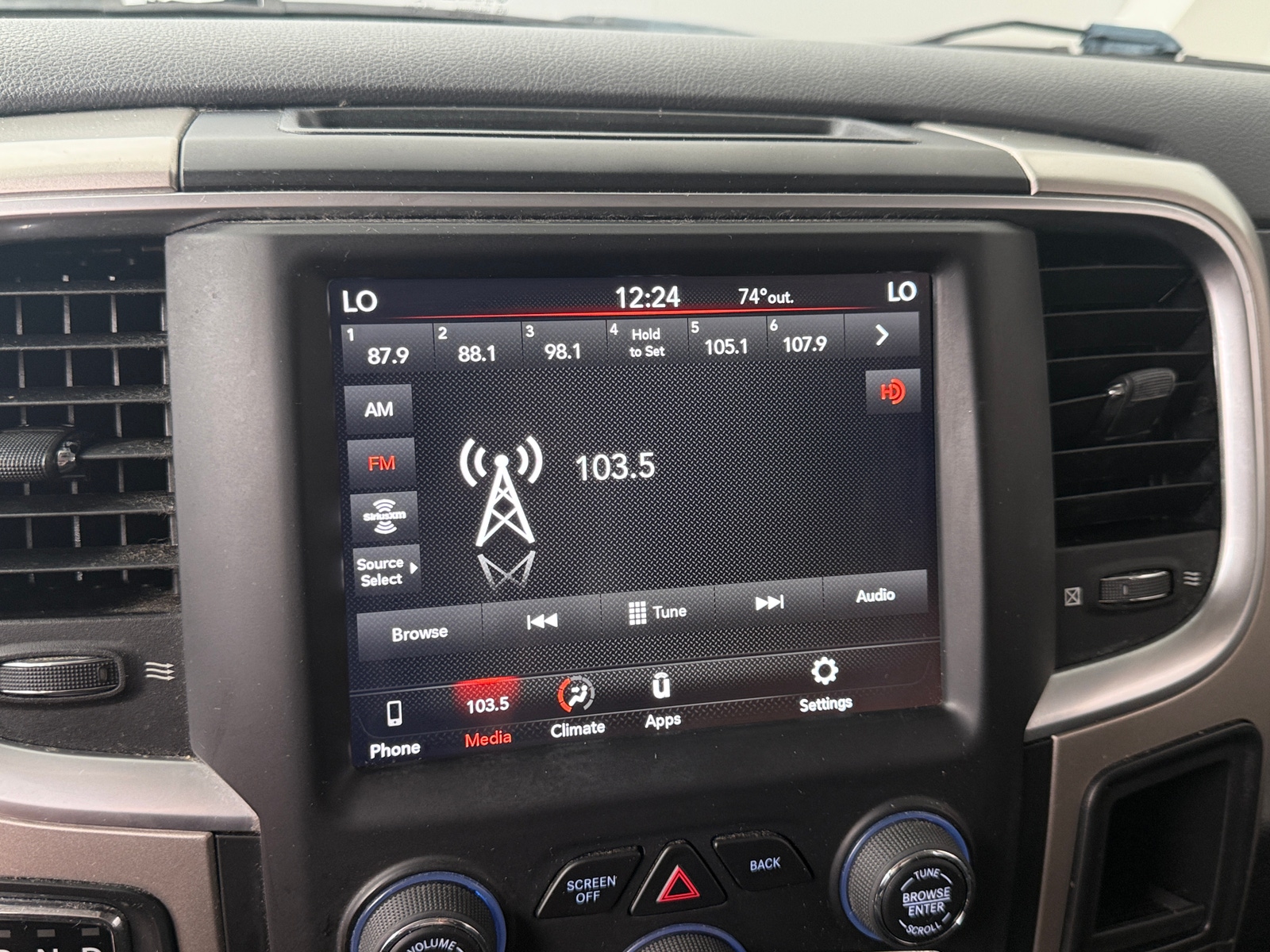 Thumbnail: 2020 RAM 1500 Classic - 4