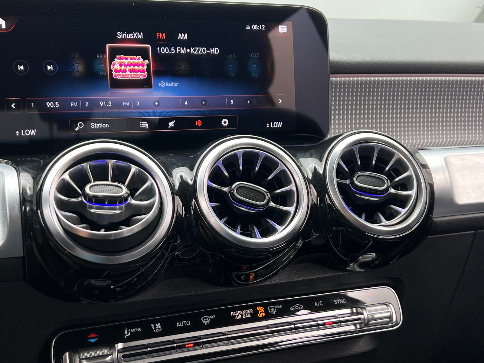 Thumbnail: 2022 Mercedes-Benz GLB - 3