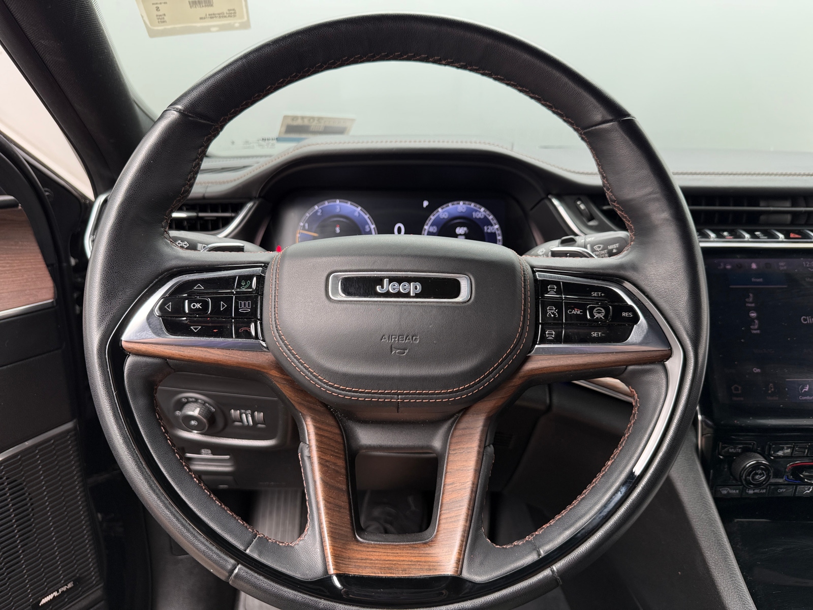 Thumbnail: 2023 Jeep Grand Cherokee L - 4
