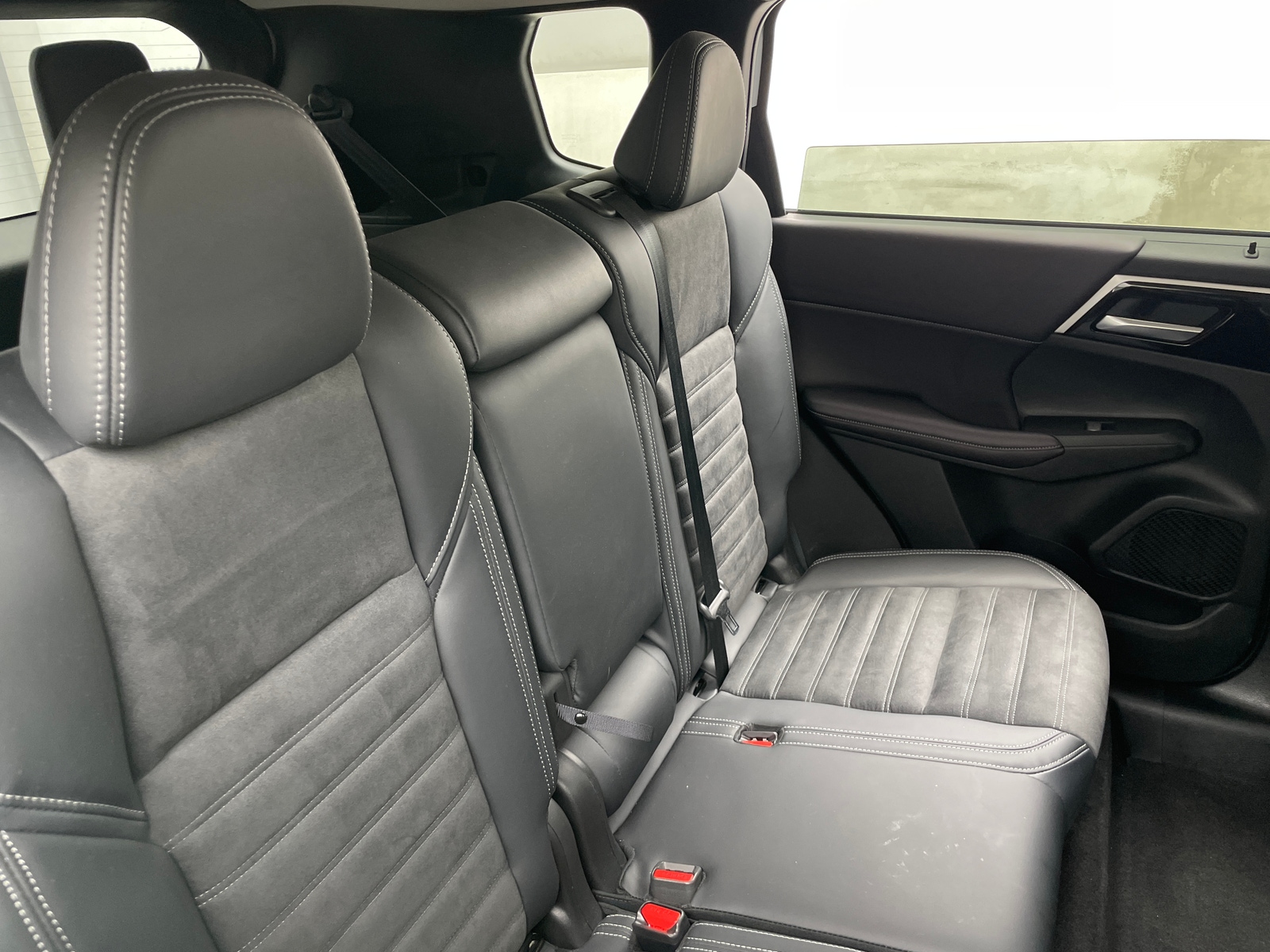 Thumbnail: 2024 Mitsubishi Outlander - 5