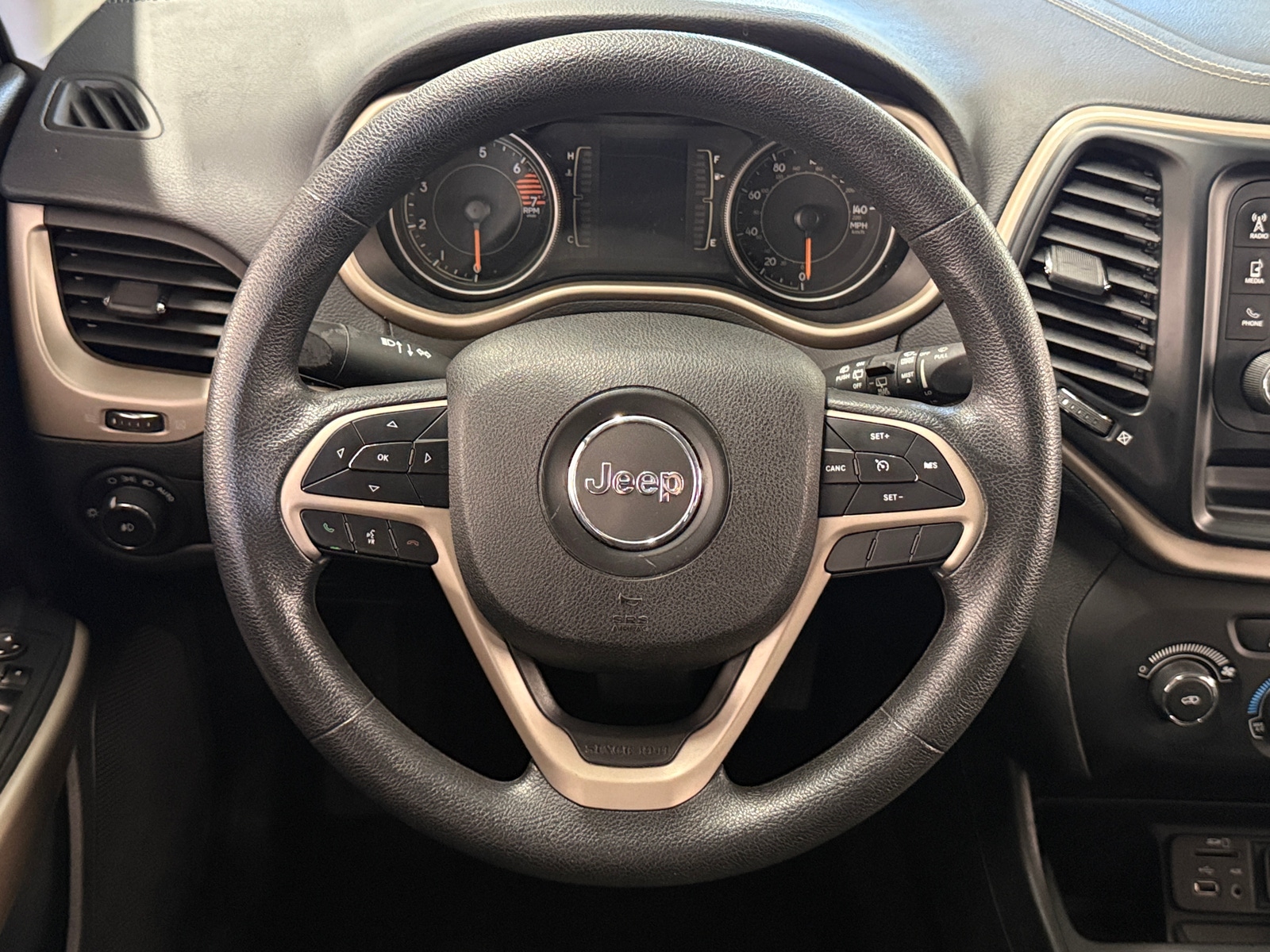 Thumbnail: 2018 Jeep Cherokee - 5