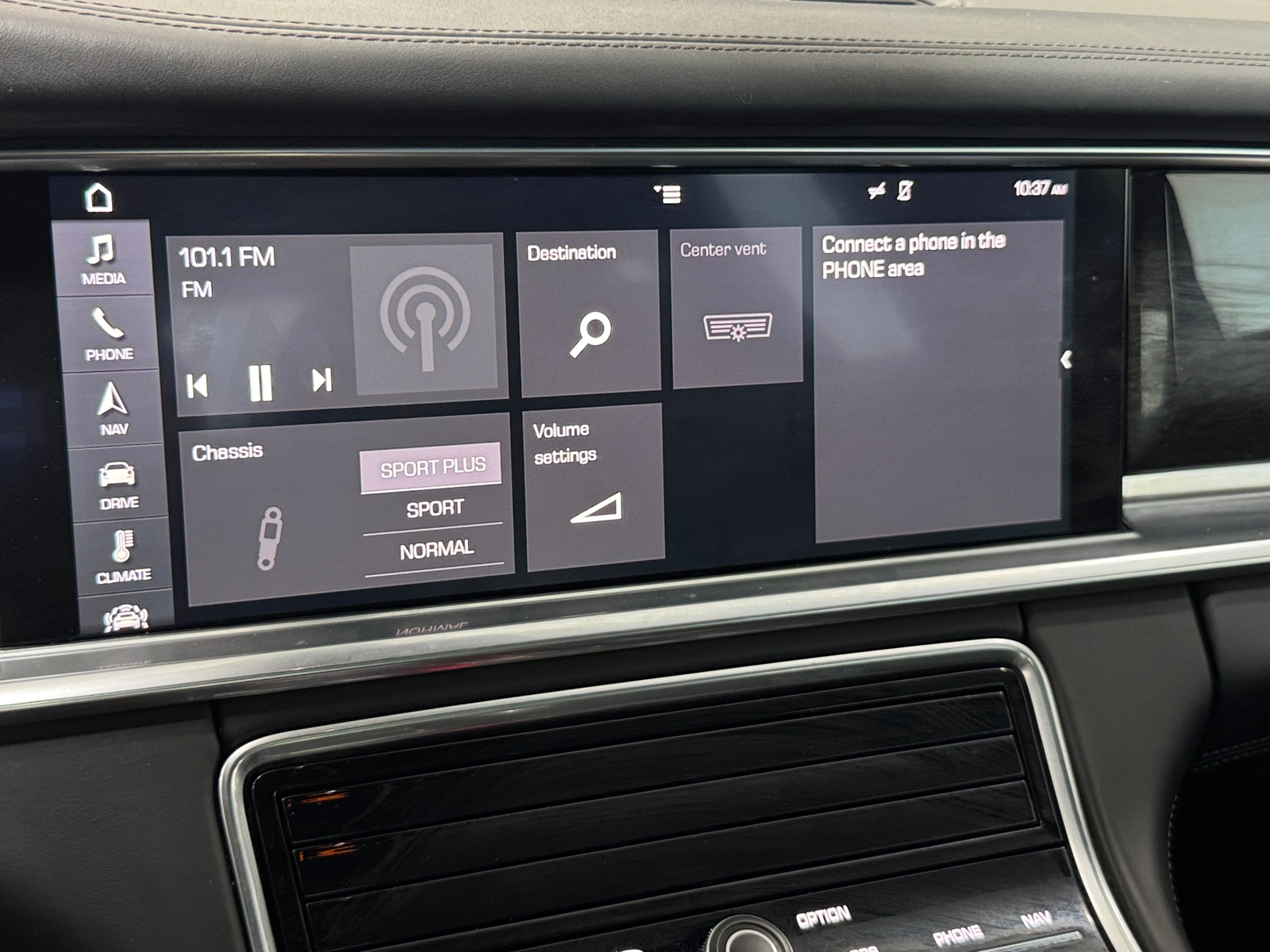 Thumbnail: 2017 Porsche Panamera - 4