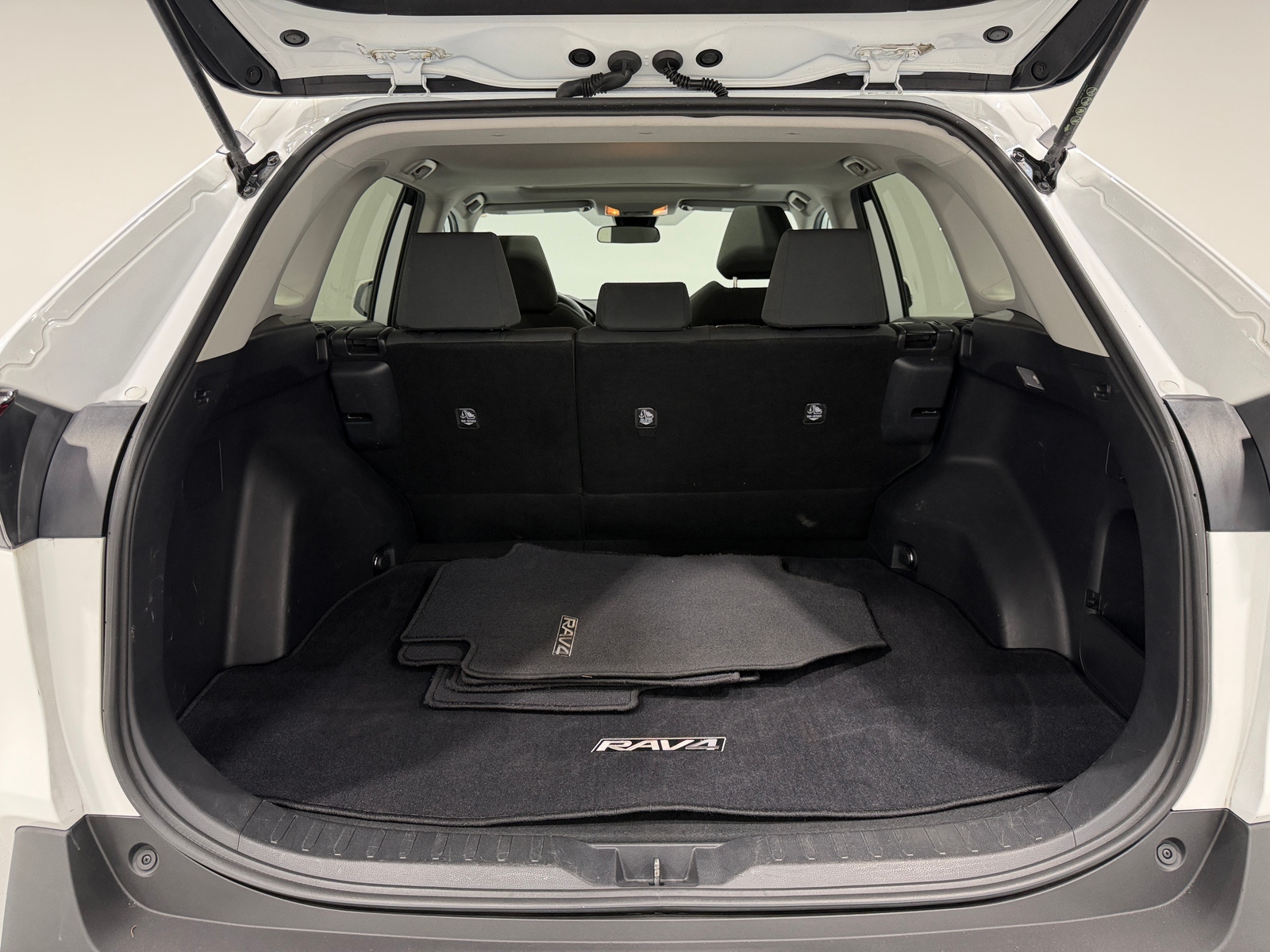 Thumbnail: 2019 Toyota RAV4 - 7