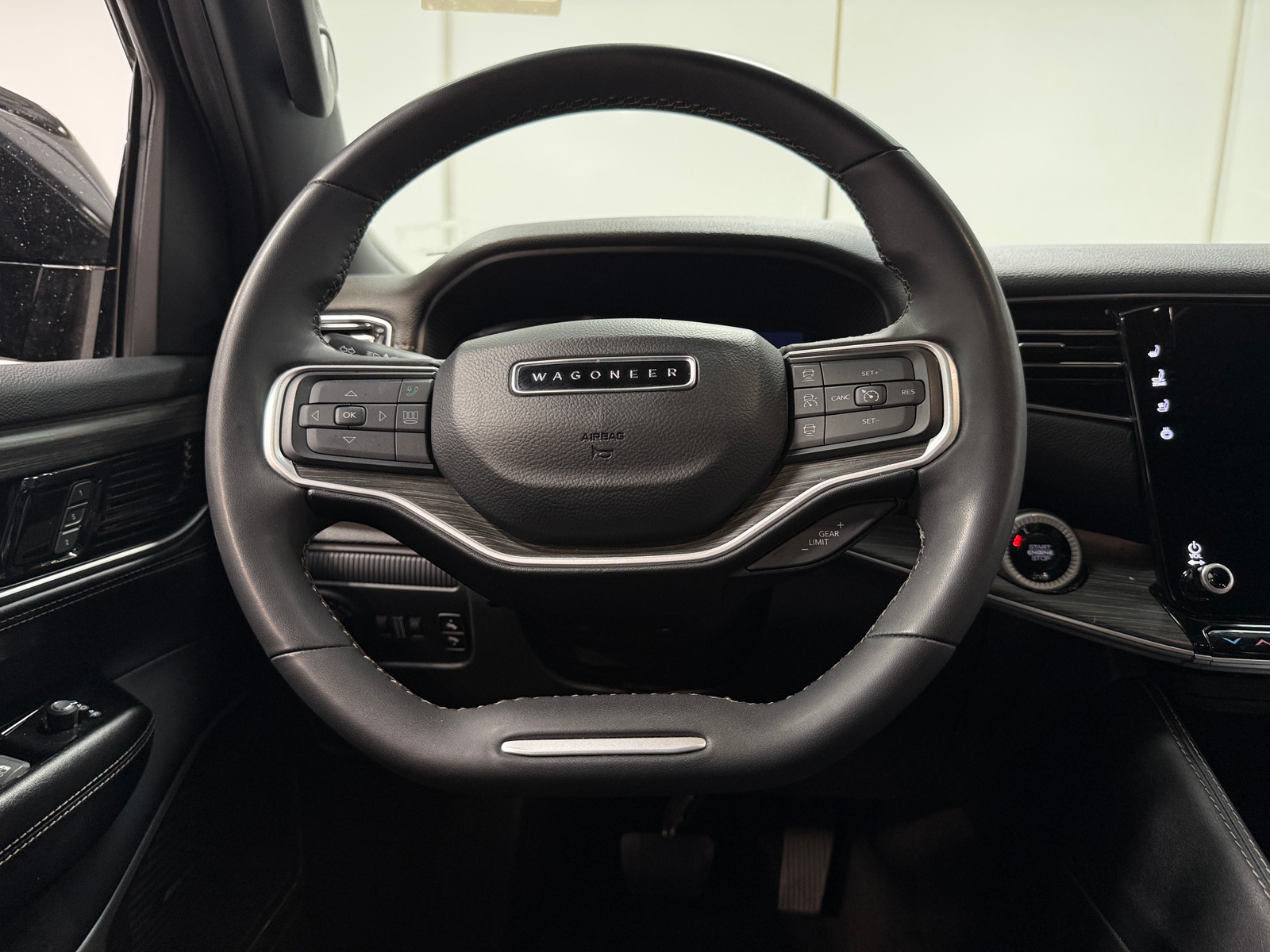 Thumbnail: 2024 Jeep Wagoneer - 4