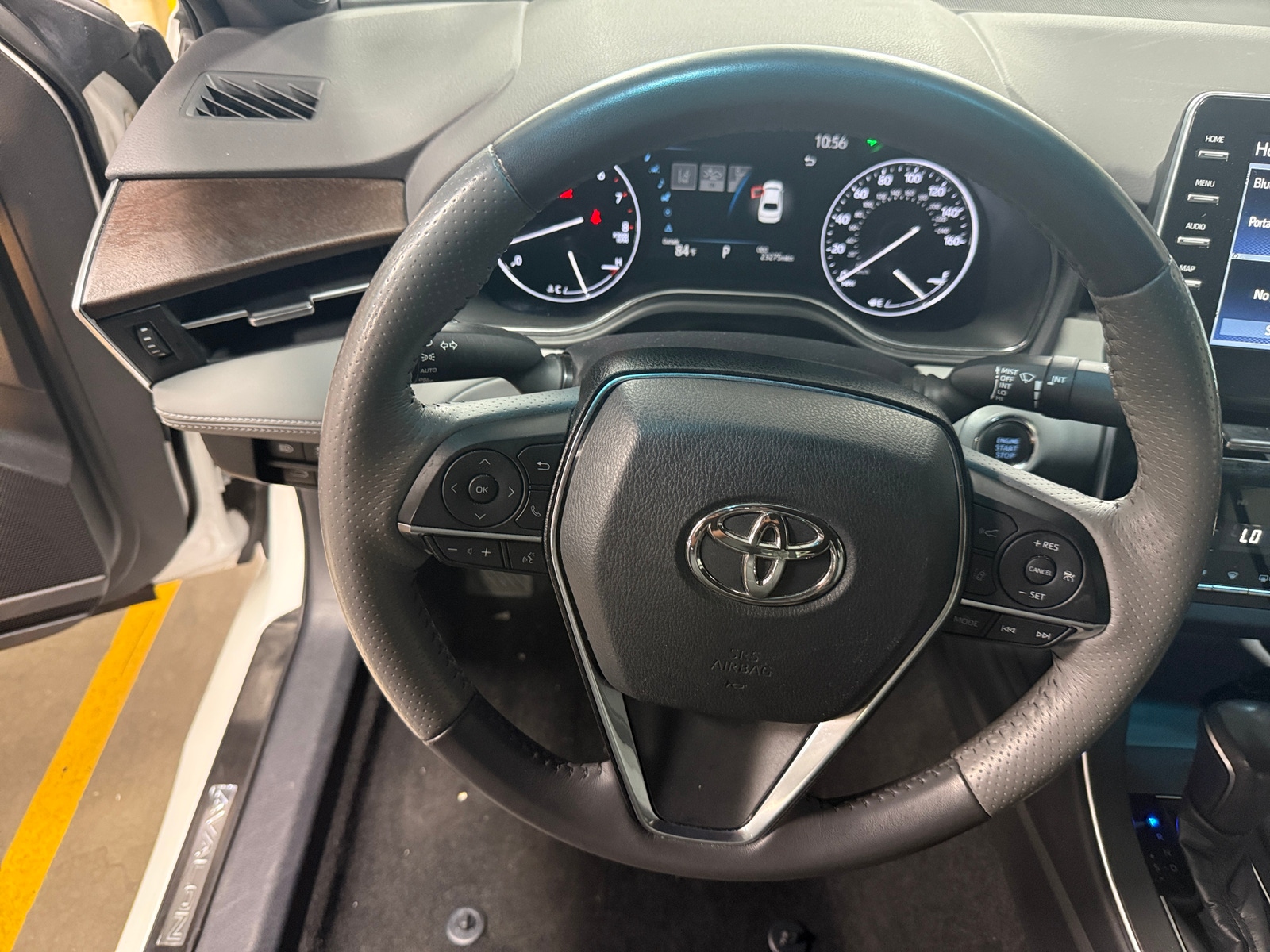 Thumbnail: 2020 Toyota Avalon - 4