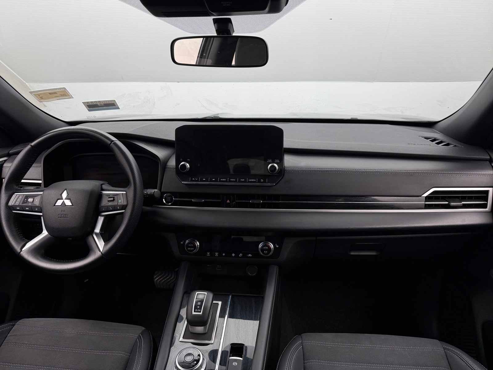 Thumbnail: 2023 Mitsubishi Outlander - 2