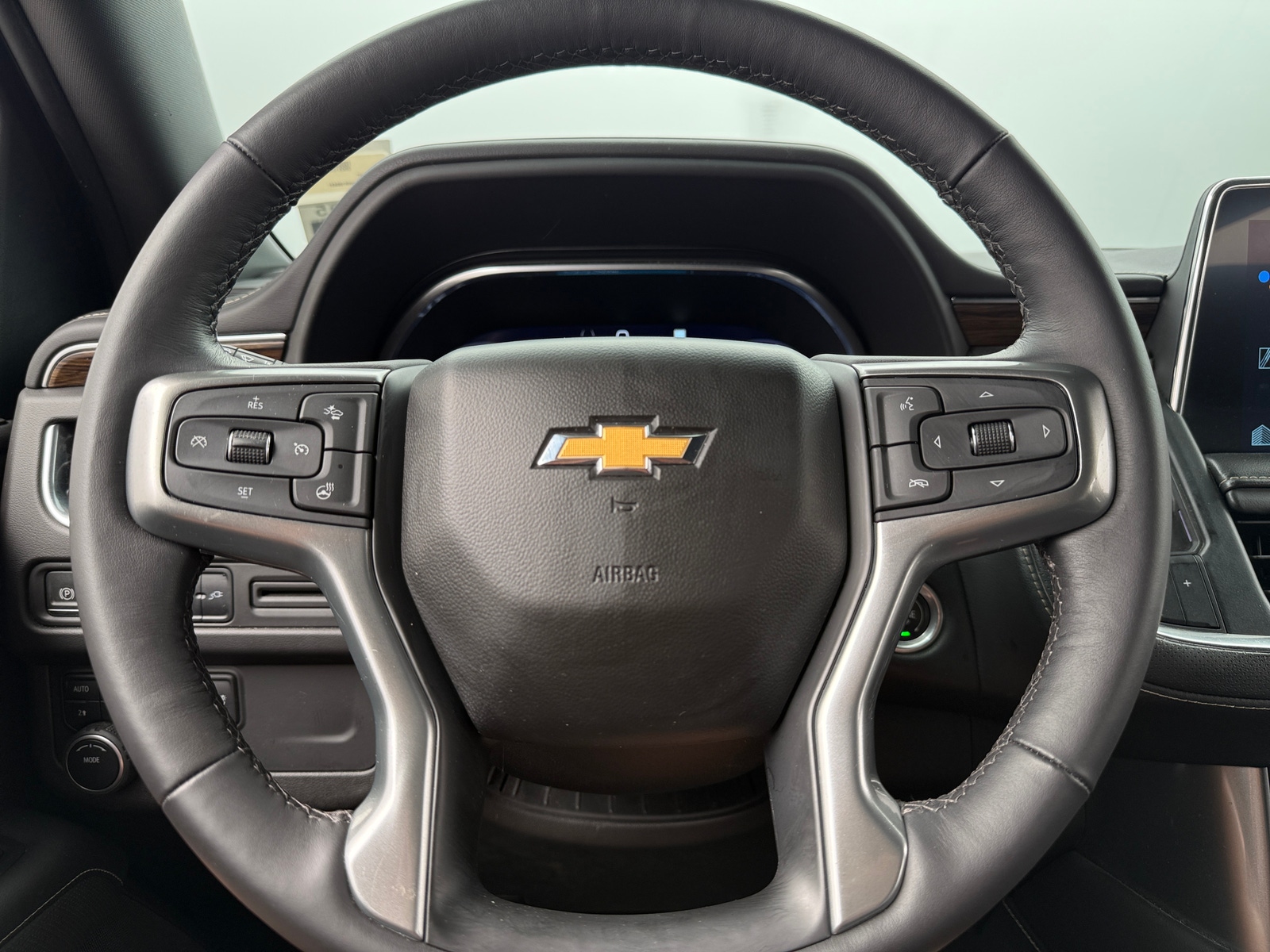 Thumbnail: 2022 Chevrolet Suburban - 4
