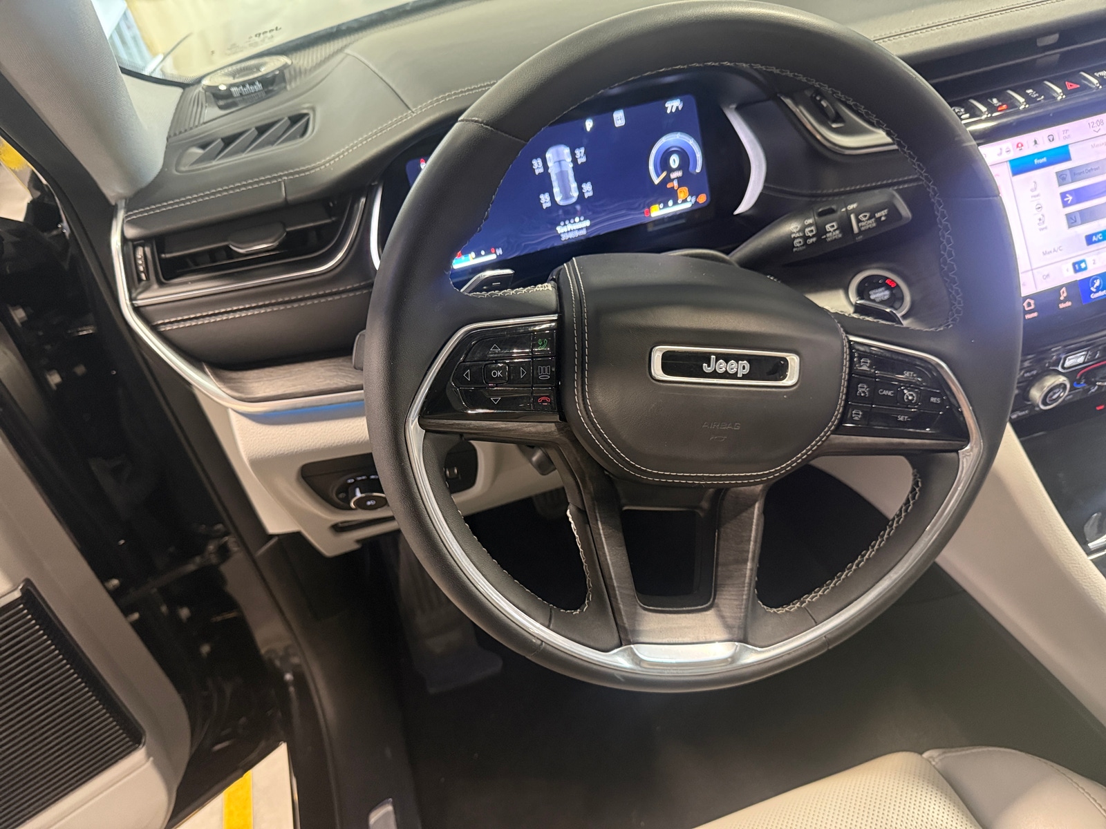 Thumbnail: 2023 Jeep Grand Cherokee - 4