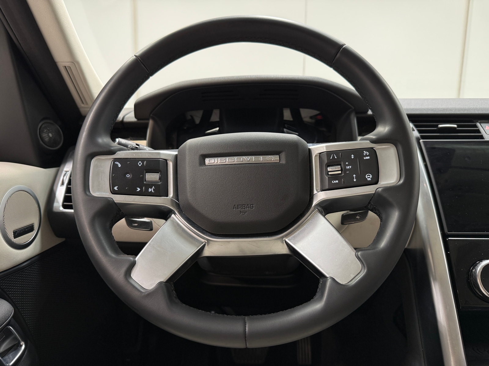 Thumbnail: 2025 Land Rover Discovery - 5