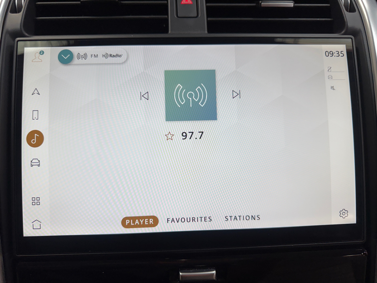 Thumbnail: 2025 Land Rover Discovery - 4