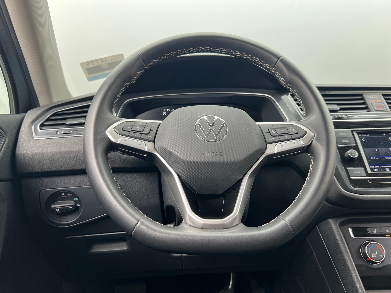 Thumbnail: 2023 Volkswagen Tiguan - 5