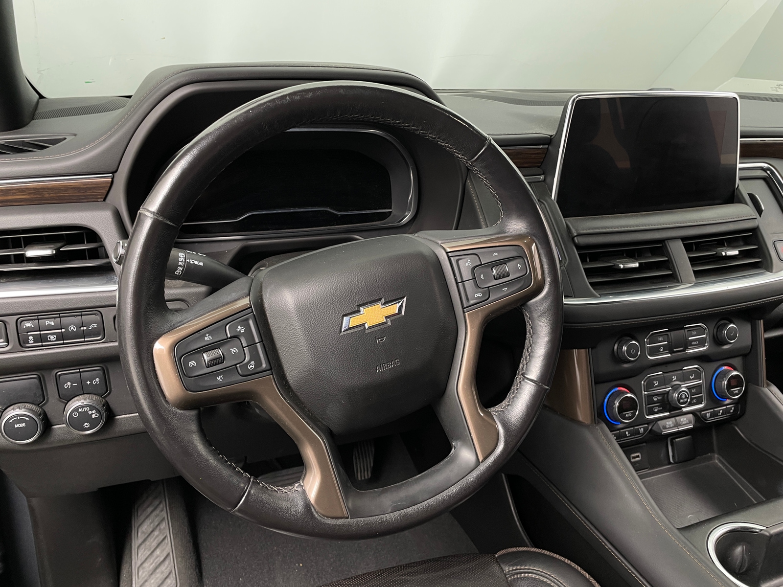 Thumbnail: 2022 Chevrolet Suburban - 4