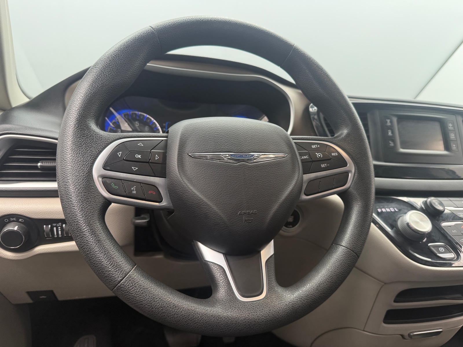 Thumbnail: 2017 Chrysler Pacifica - 5