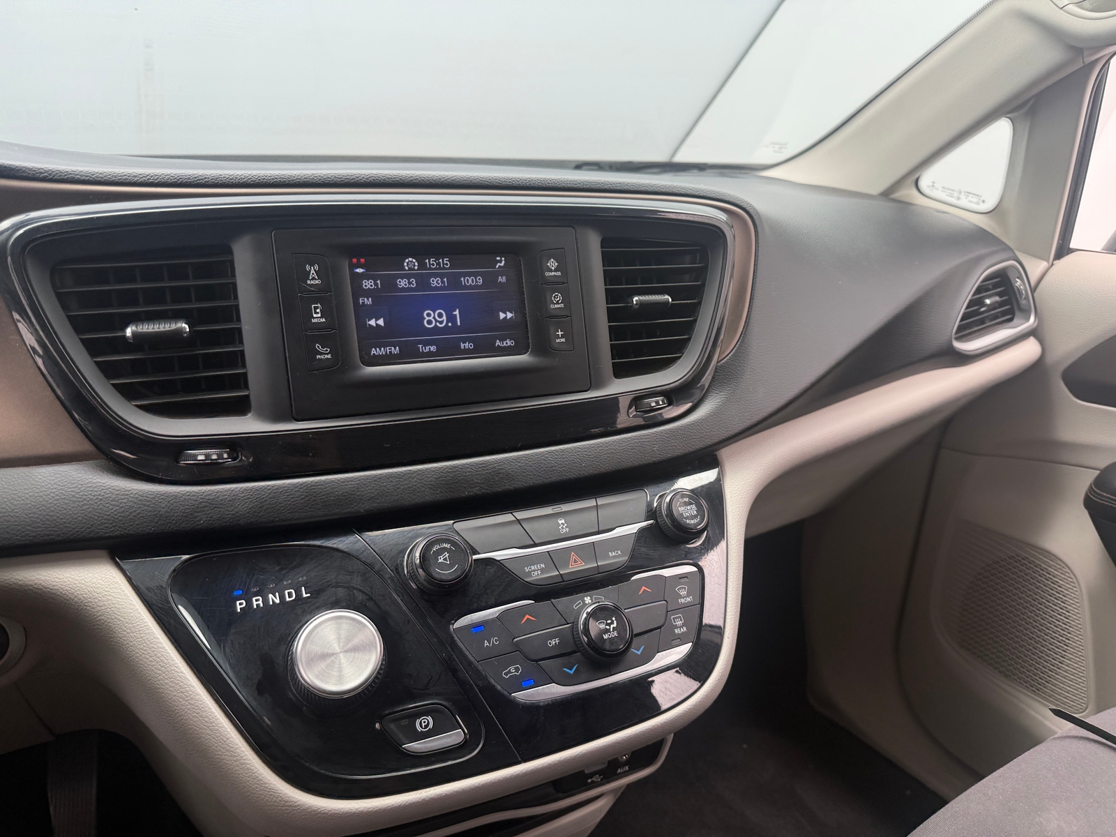 Thumbnail: 2017 Chrysler Pacifica - 4