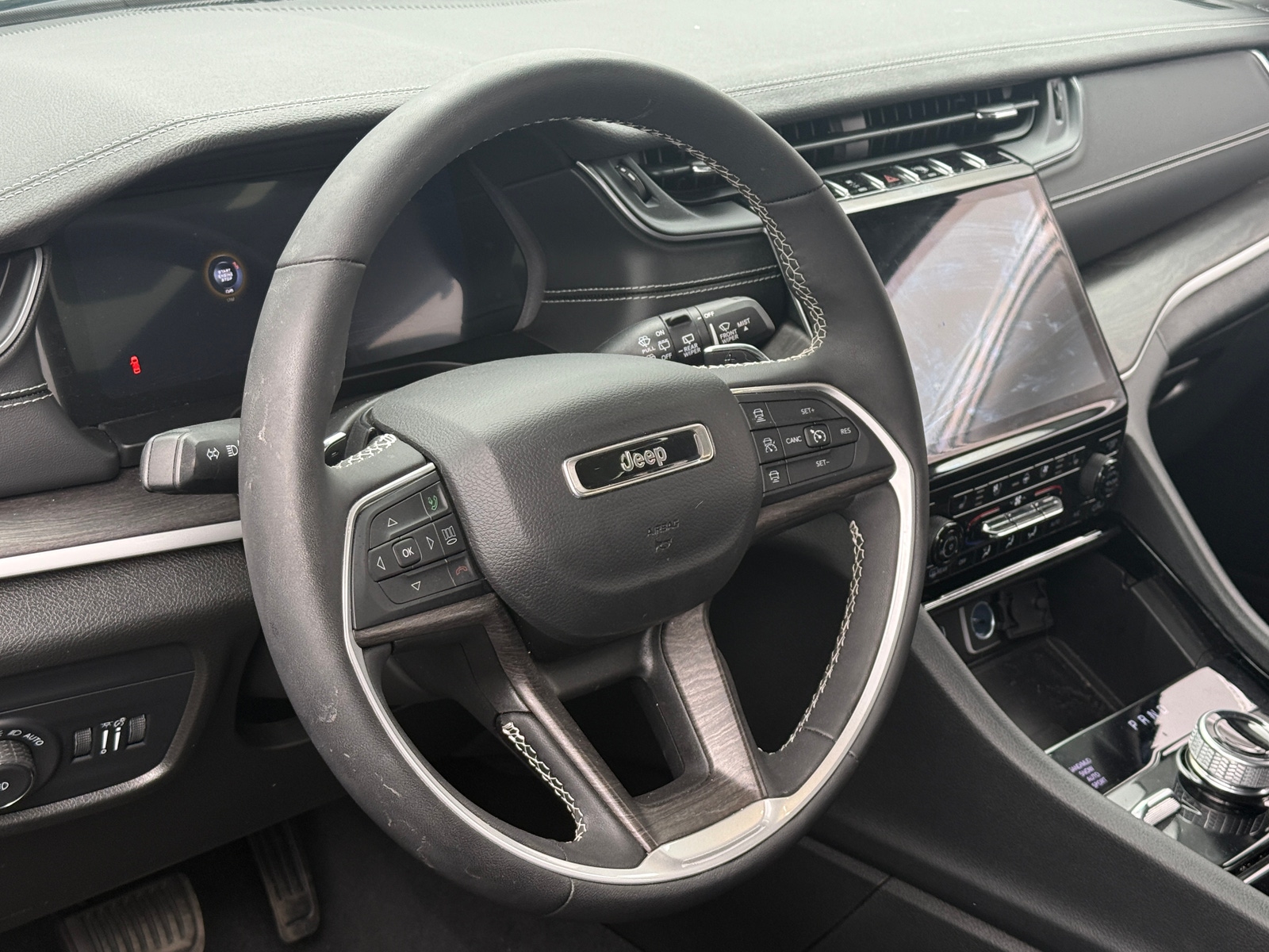 Thumbnail: 2023 Jeep Grand Cherokee L - 4