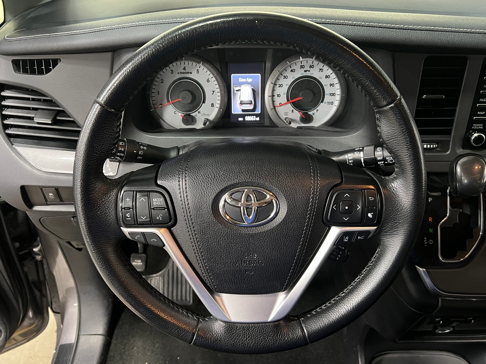 Thumbnail: 2019 Toyota Sienna - 4