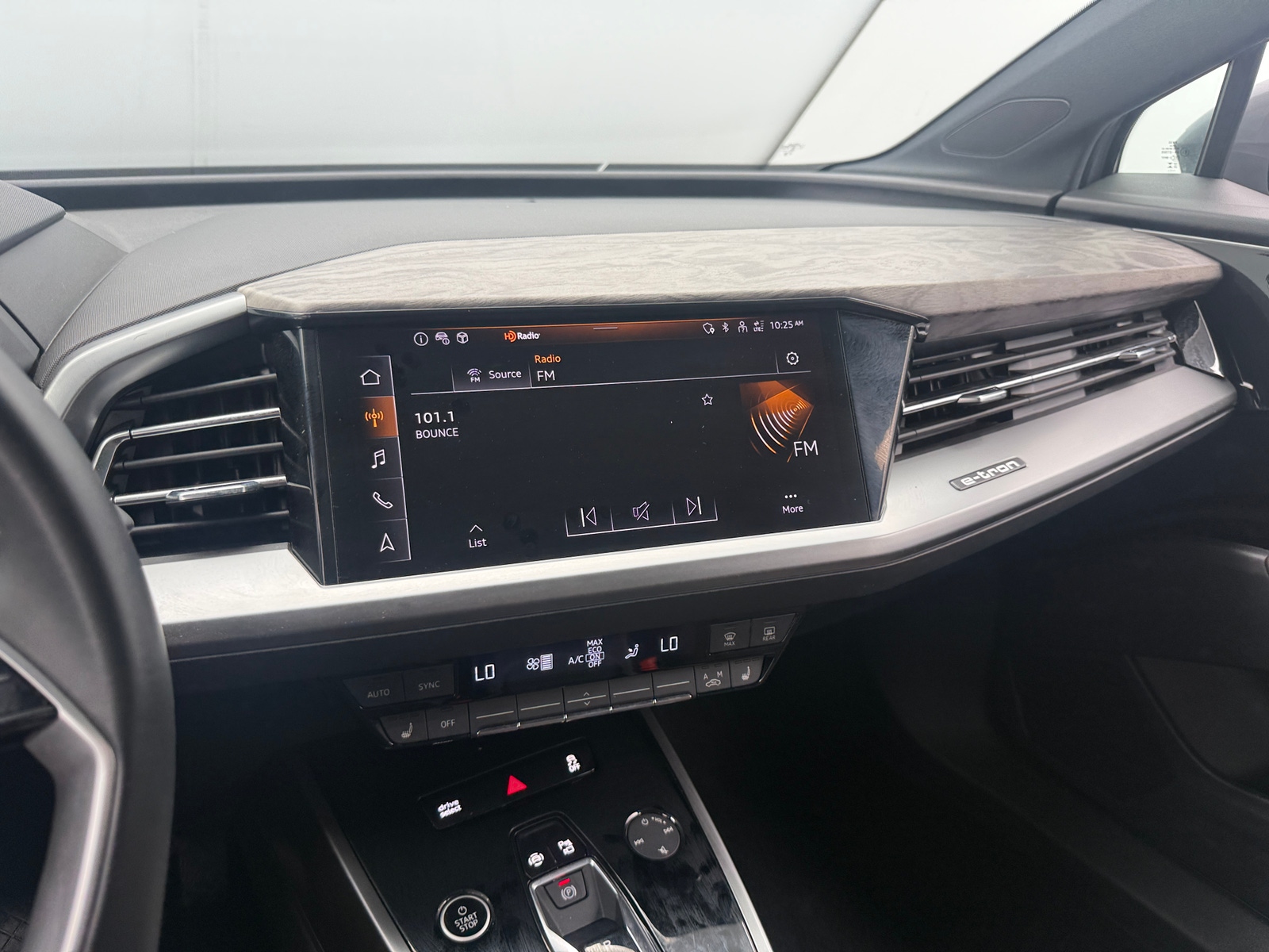 Thumbnail: 2025 Audi Q4 e-tron - 3
