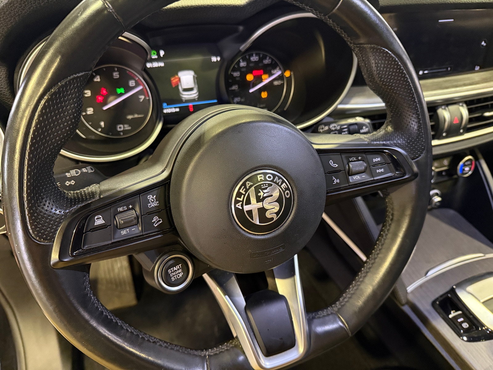 Thumbnail: 2023 Alfa Romeo Stelvio - 4