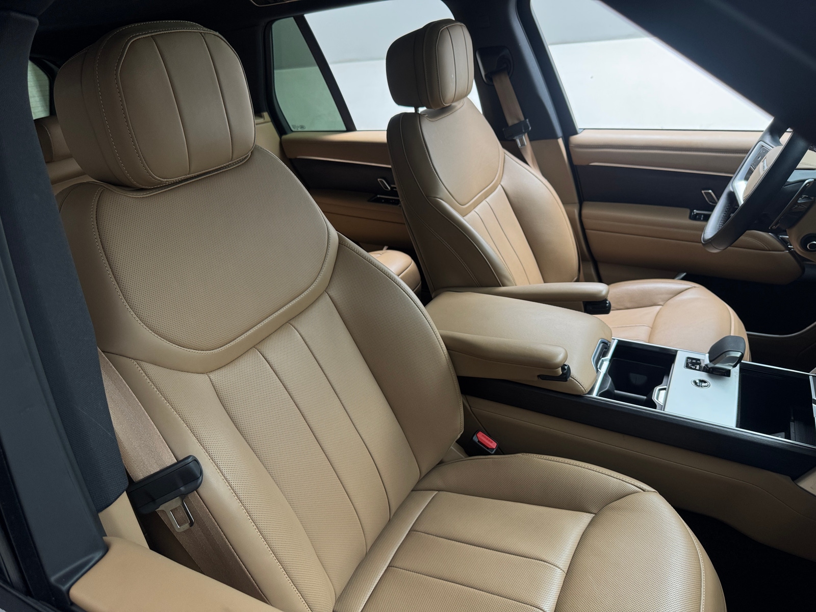 Thumbnail: 2026 Land Rover Range Rover - 2