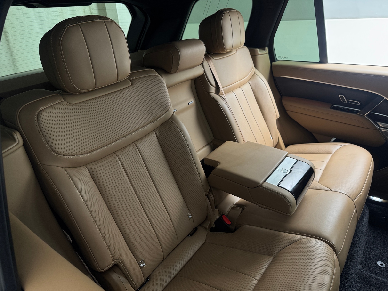Thumbnail: 2026 Land Rover Range Rover - 6