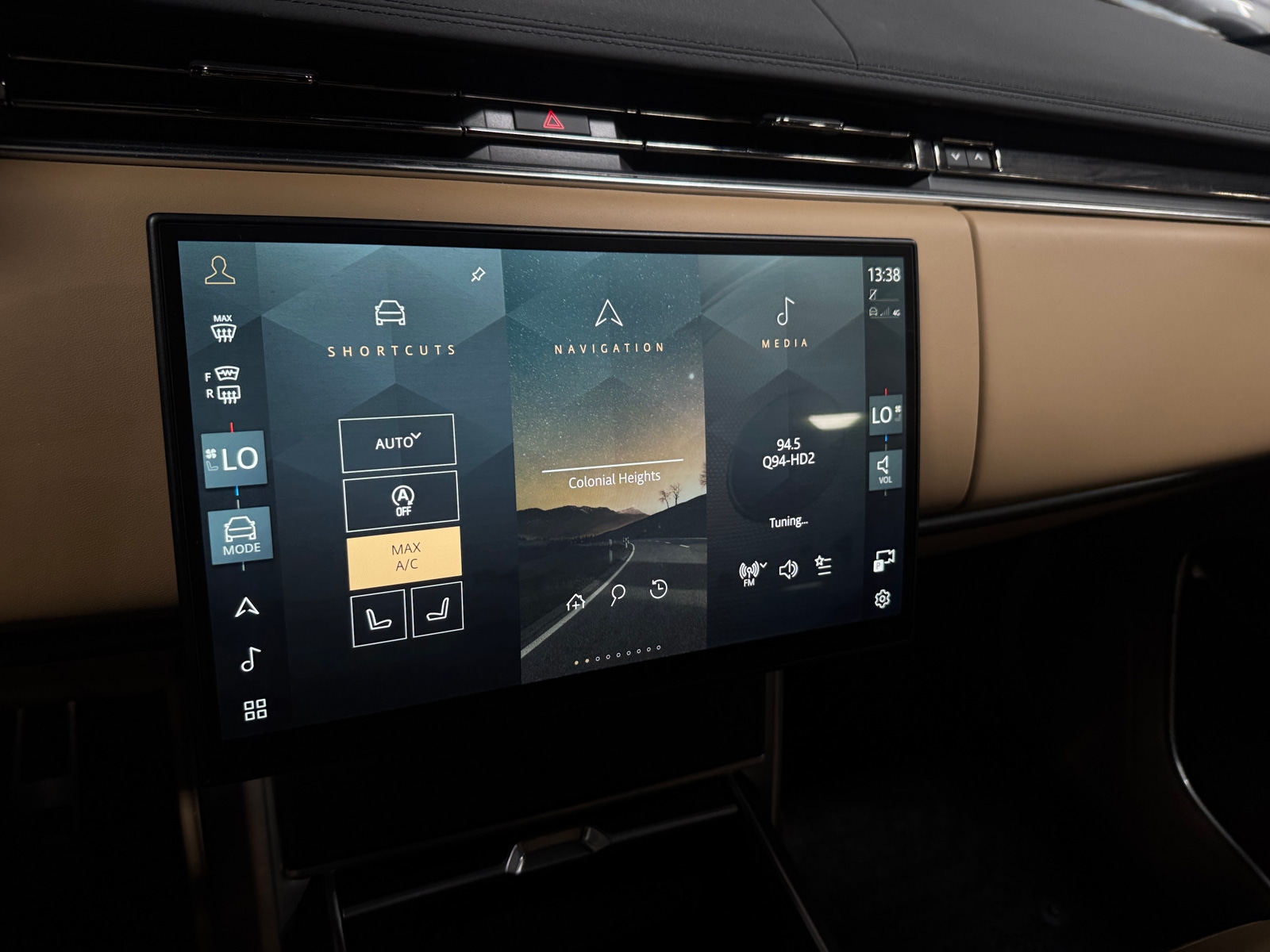 Thumbnail: 2026 Land Rover Range Rover - 4