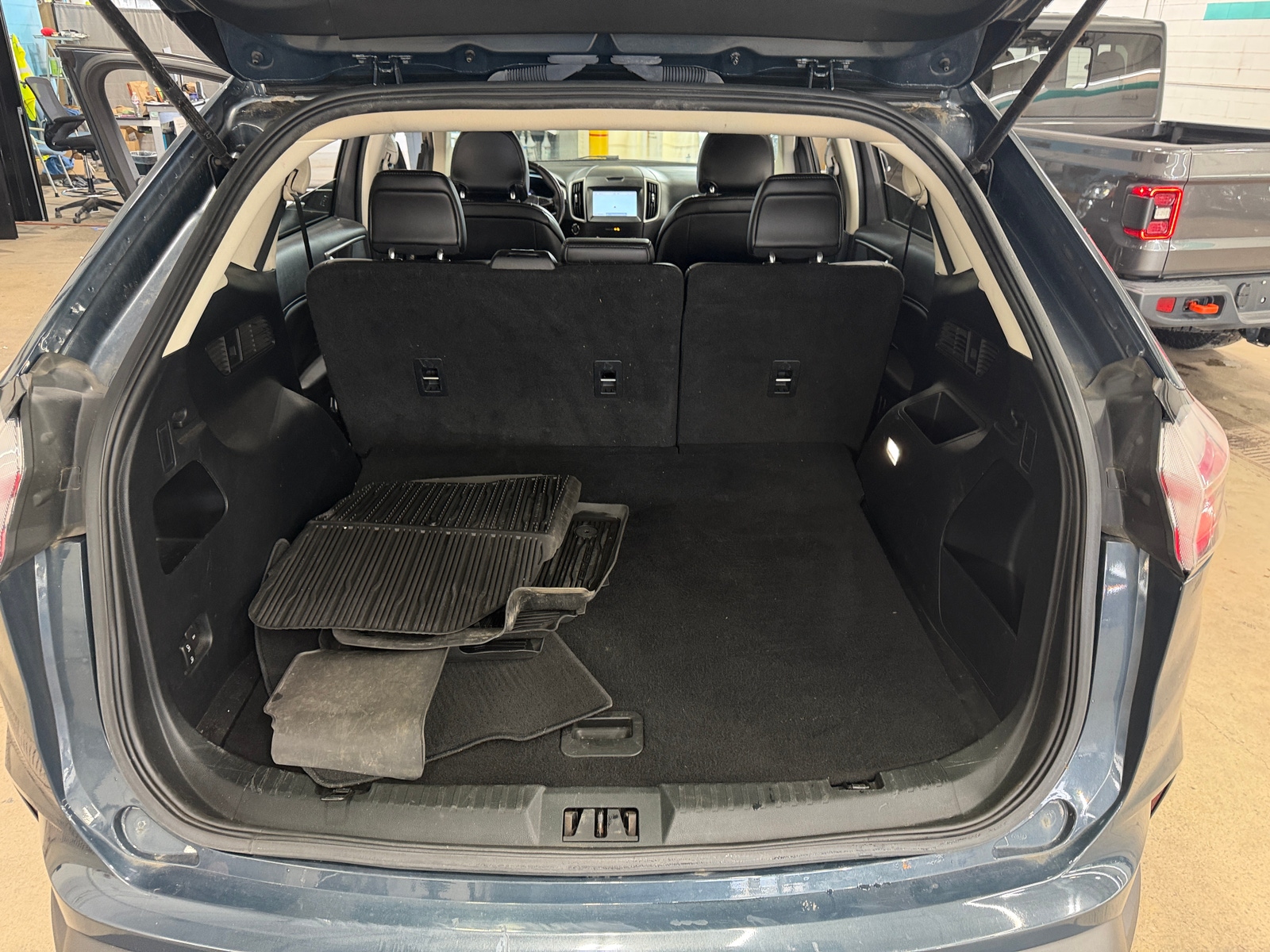 Thumbnail: 2019 Ford Edge - 6