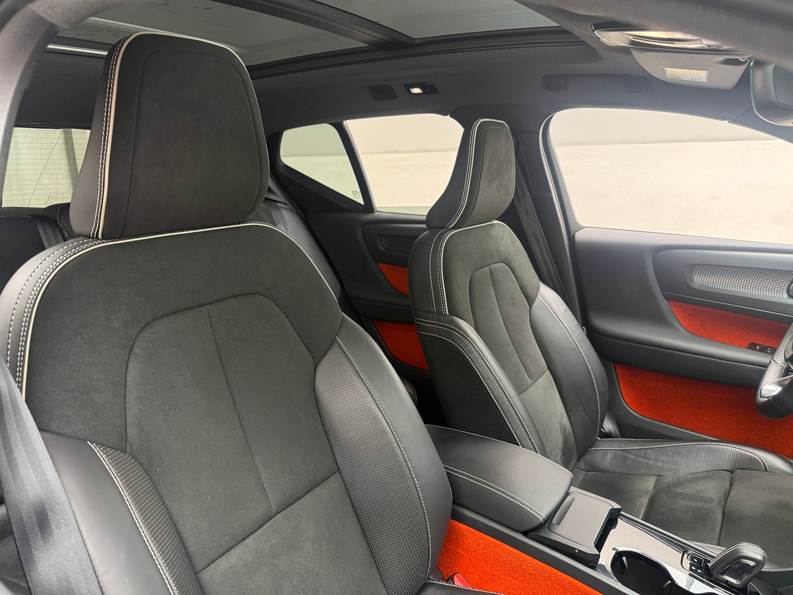 Thumbnail: 2021 Volvo XC40 - 2