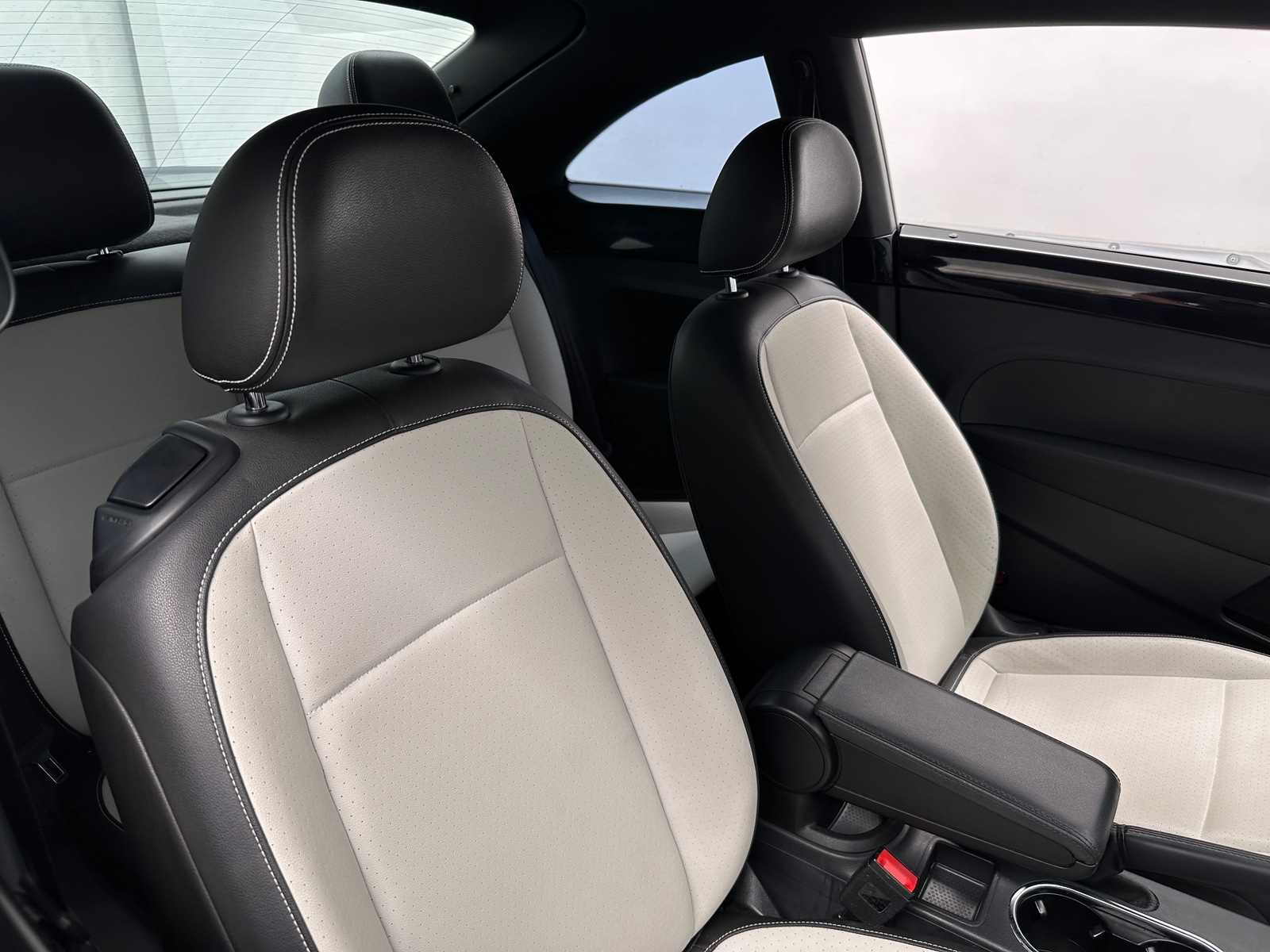Thumbnail: 2017 Volkswagen Beetle - 2
