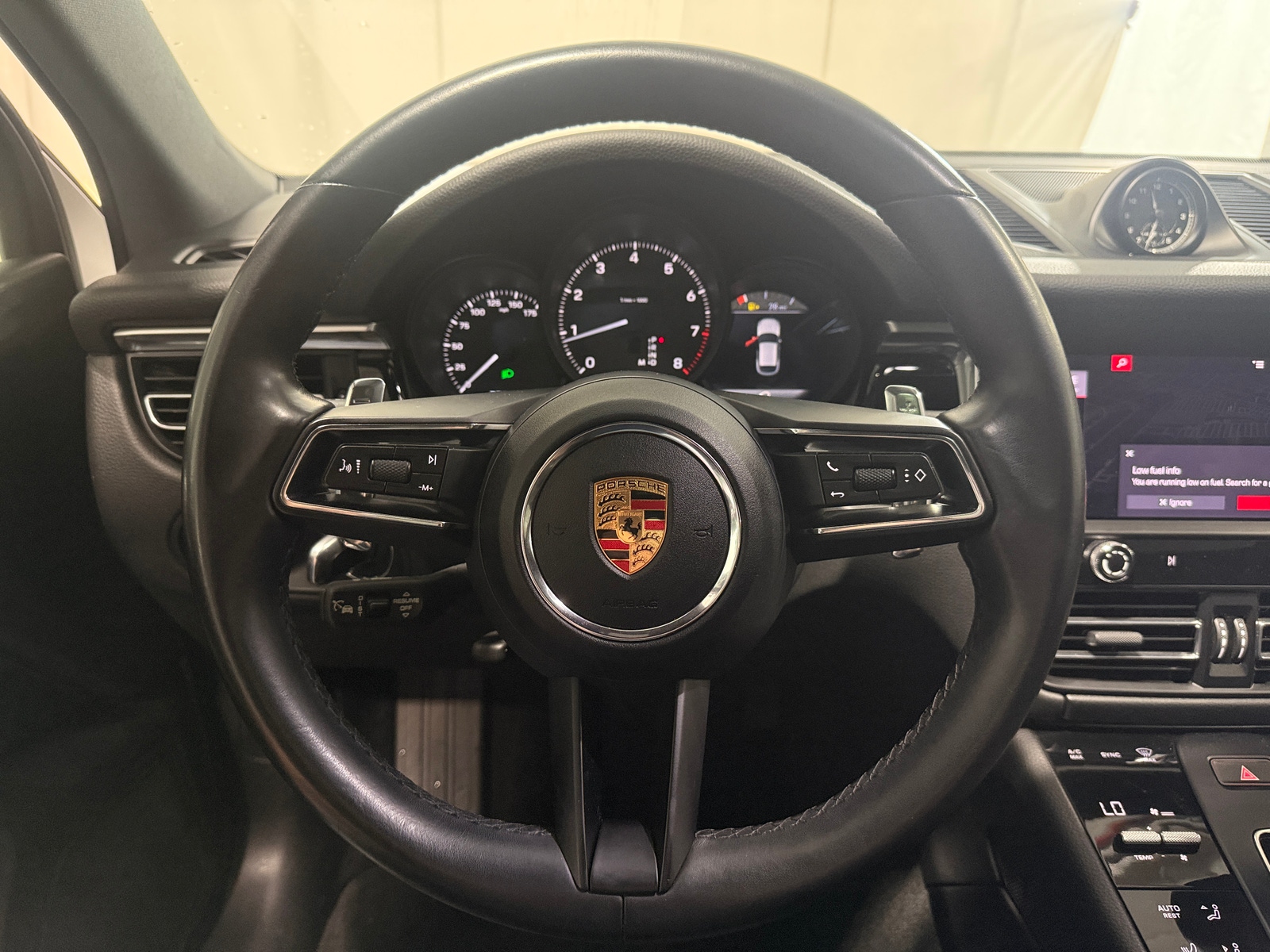 Thumbnail: 2023 Porsche Macan - 4