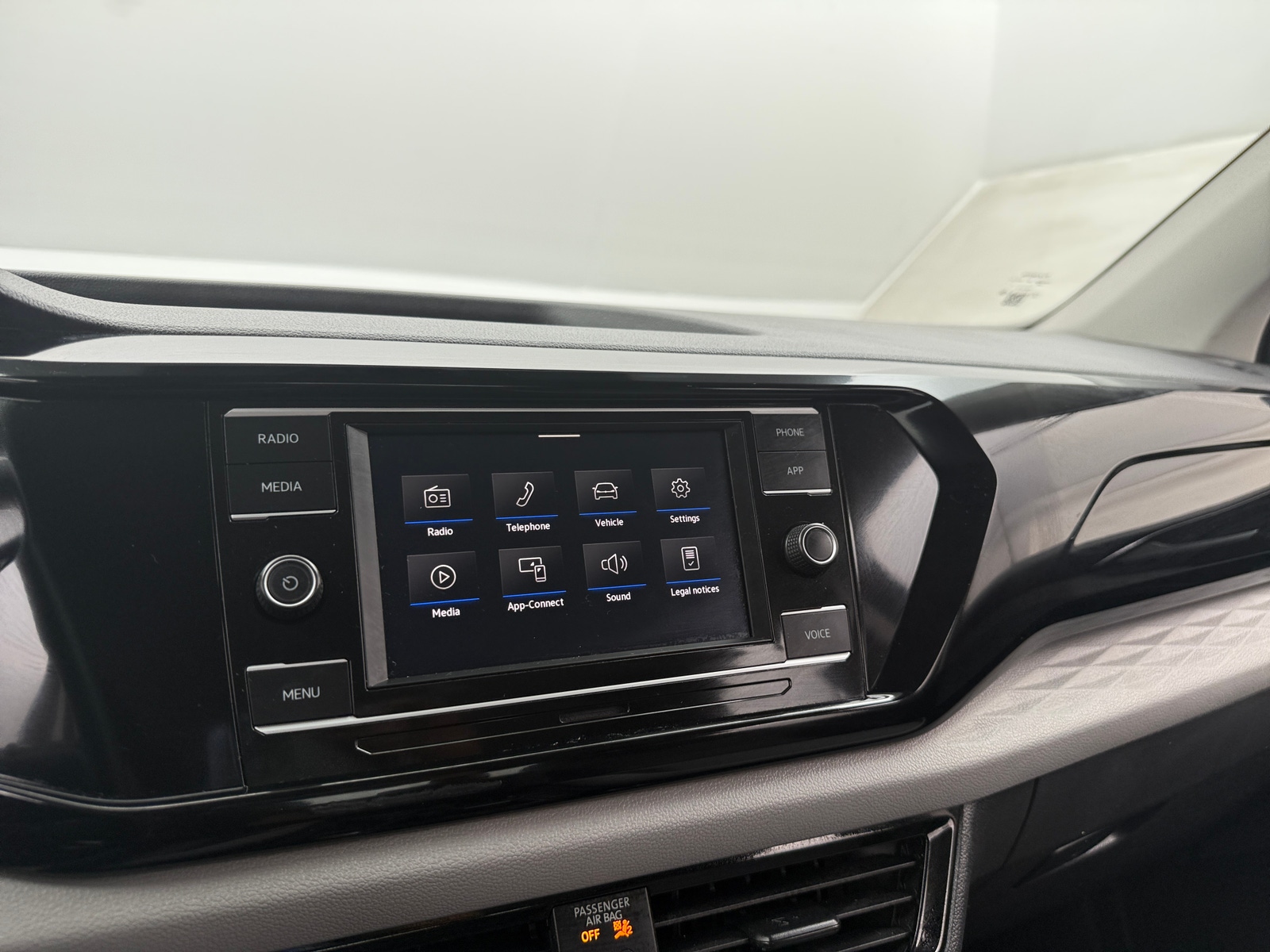 Thumbnail: 2022 Volkswagen Taos - 4